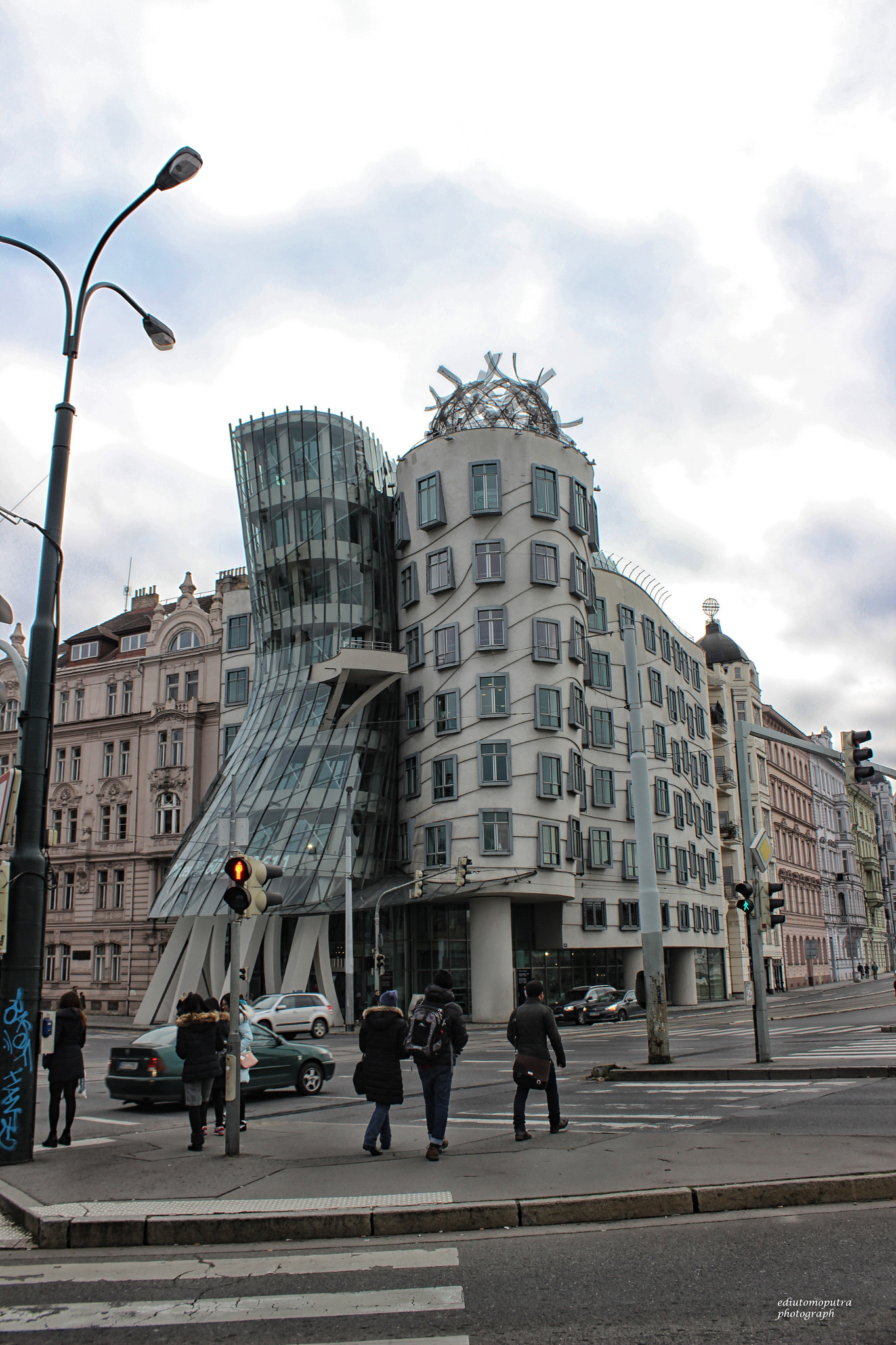 Canon EOS 600D (Rebel EOS T3i / EOS Kiss X5) sample photo. Dancing house photography
