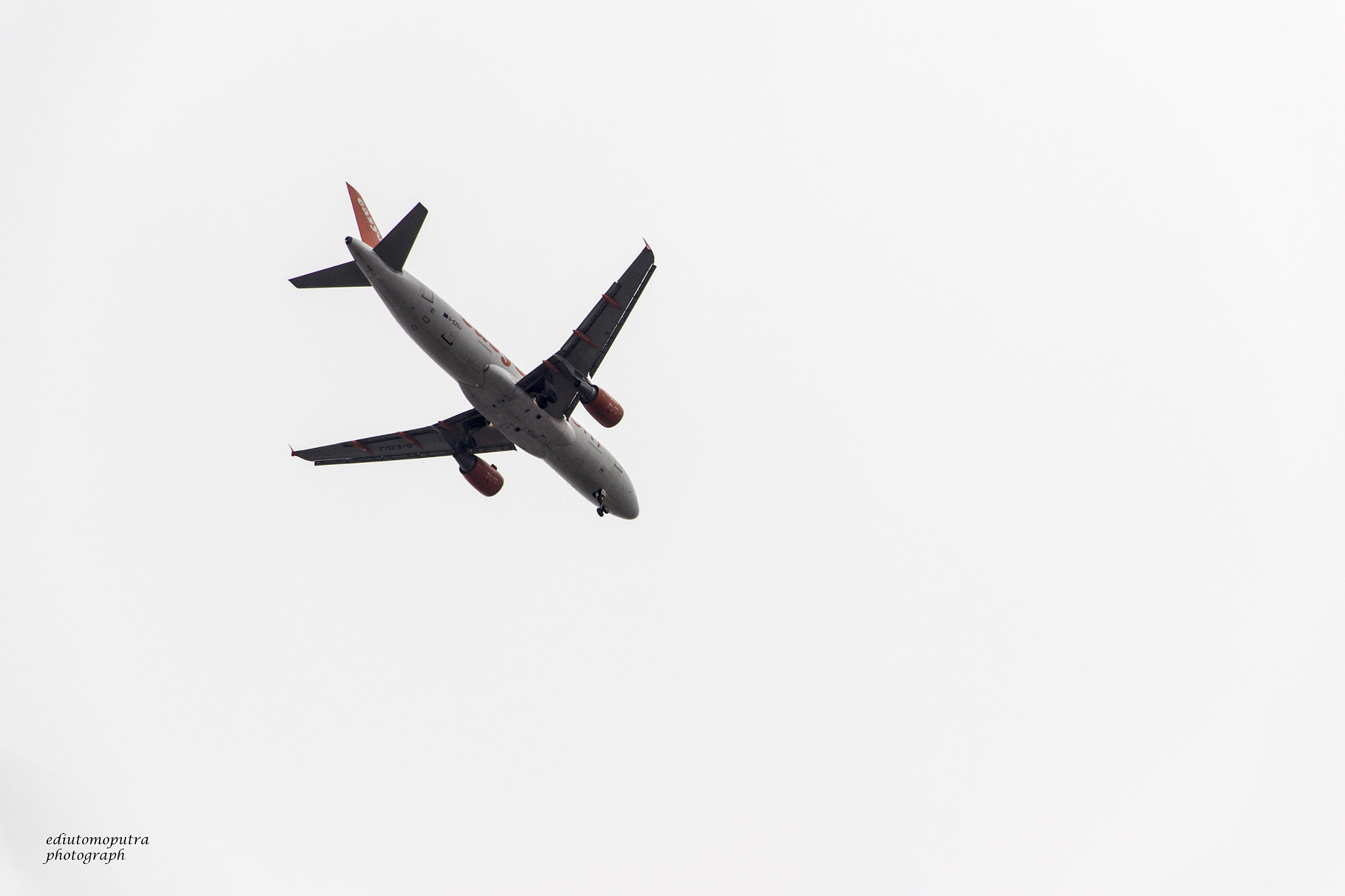 Canon EOS 600D (Rebel EOS T3i / EOS Kiss X5) sample photo. Flying aeroplane photography
