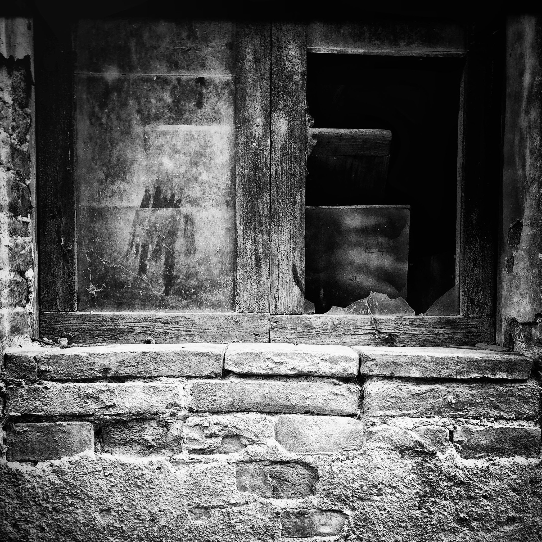 Hipstamatic 311 sample photo. Broken window photography