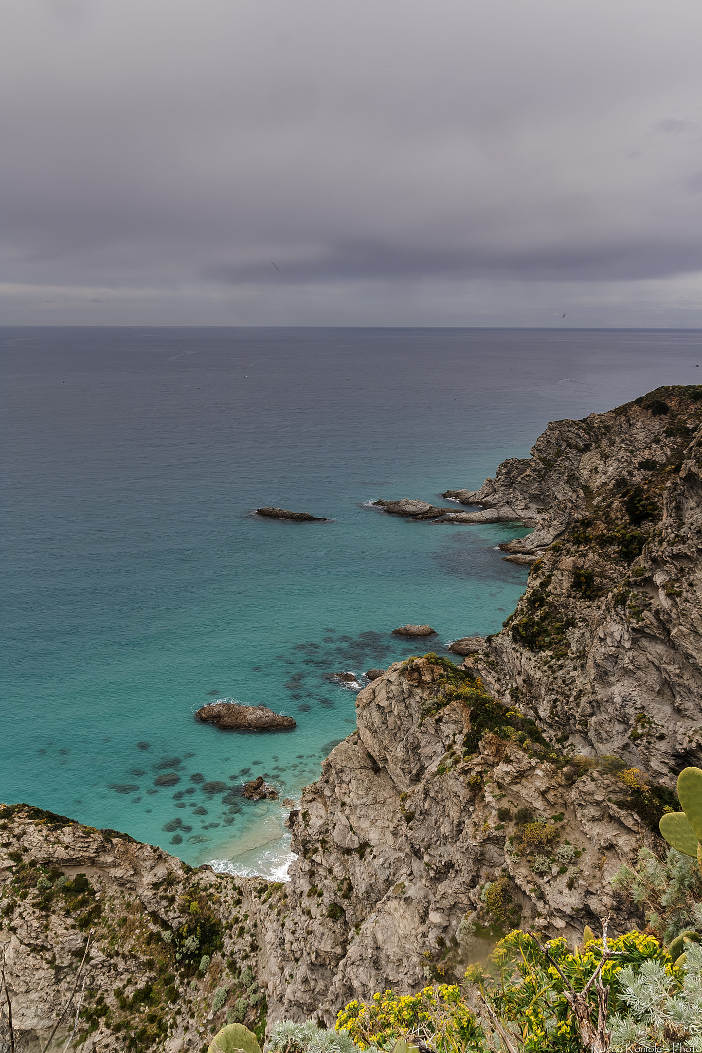 Sigma 17-70mm F2.8-4 DC Macro OS HSM sample photo. Turquoise photography