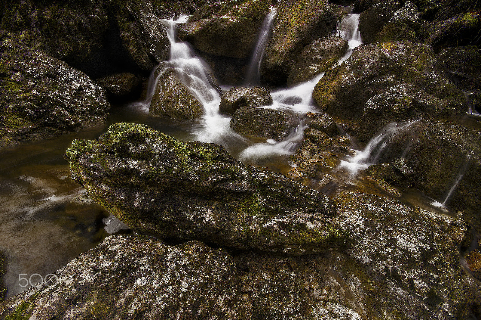 Sigma AF 10-20mm F4-5.6 EX DC sample photo. Between the rocks photography