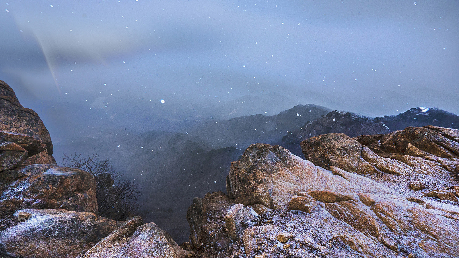 Panasonic Lumix G Vario 7-14mm F4 ASPH sample photo. On a snowy mountain photography