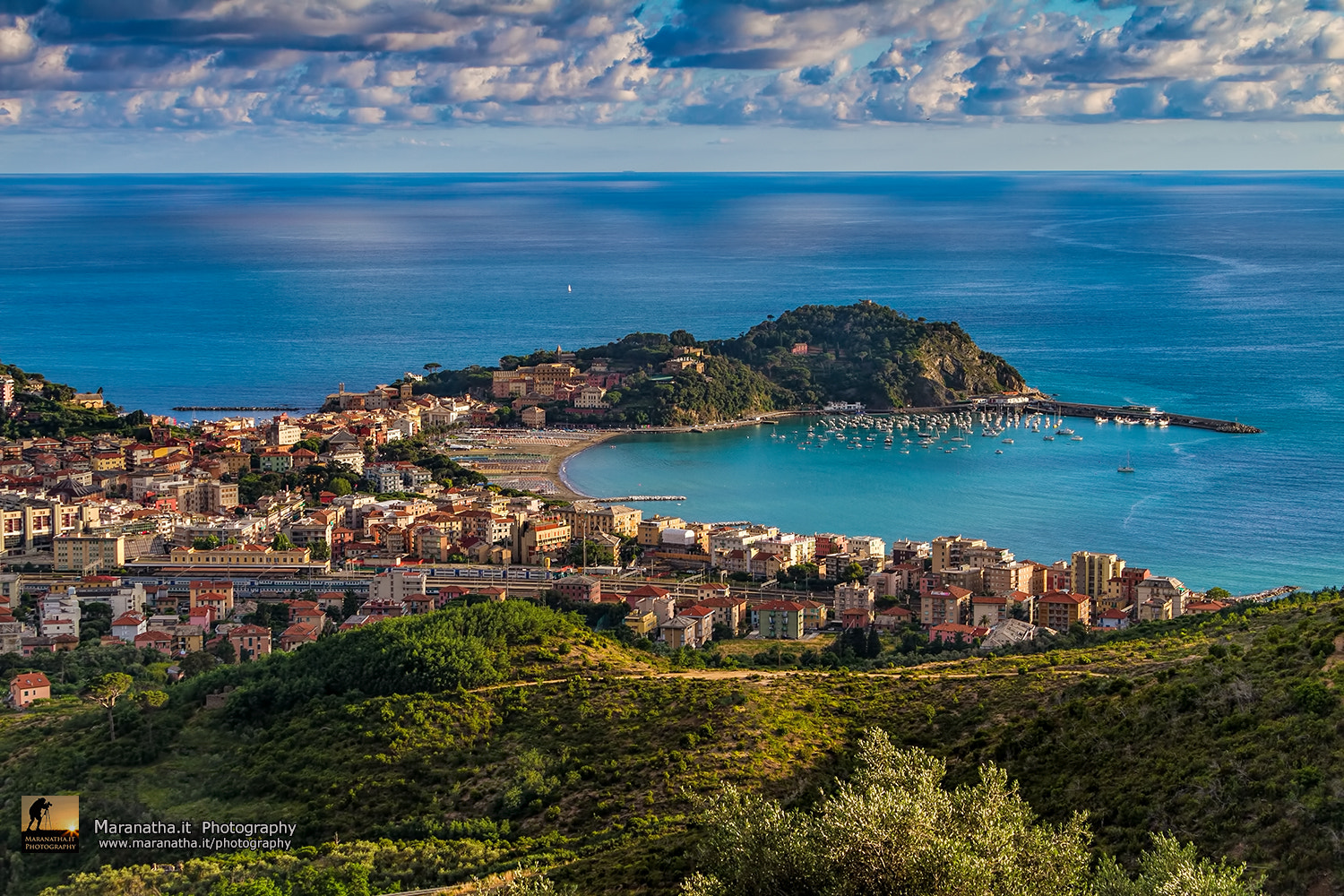 Canon EF 28-300mm F3.5-5.6L IS USM sample photo. Sestri levante - italian riviera photography