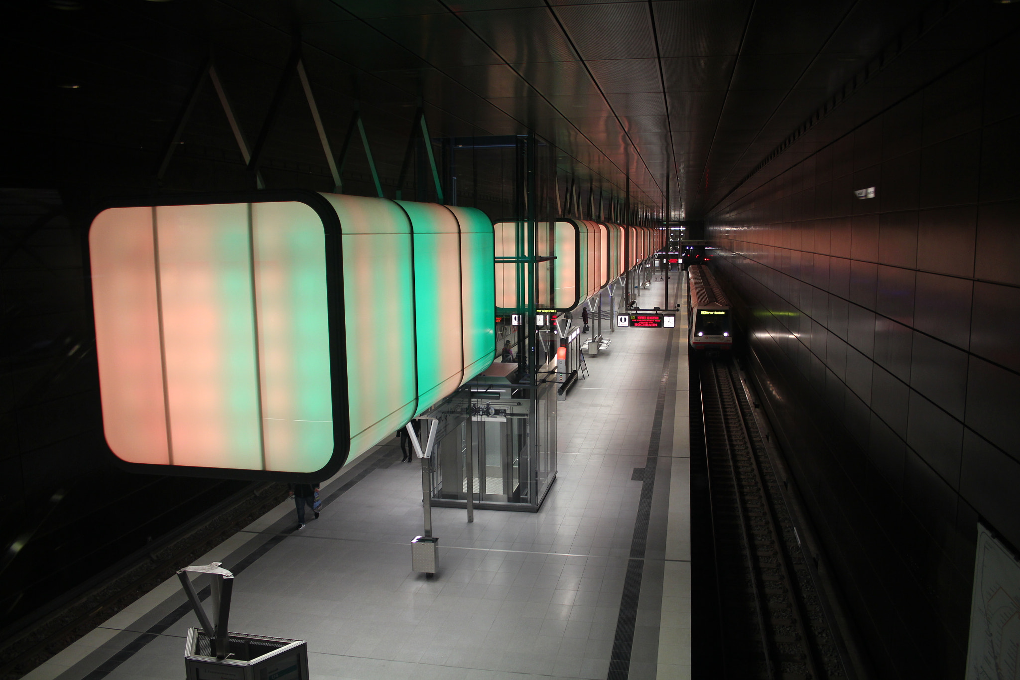 Canon EF-S 18-55mm F3.5-5.6 sample photo. Hamburg hafencity photography