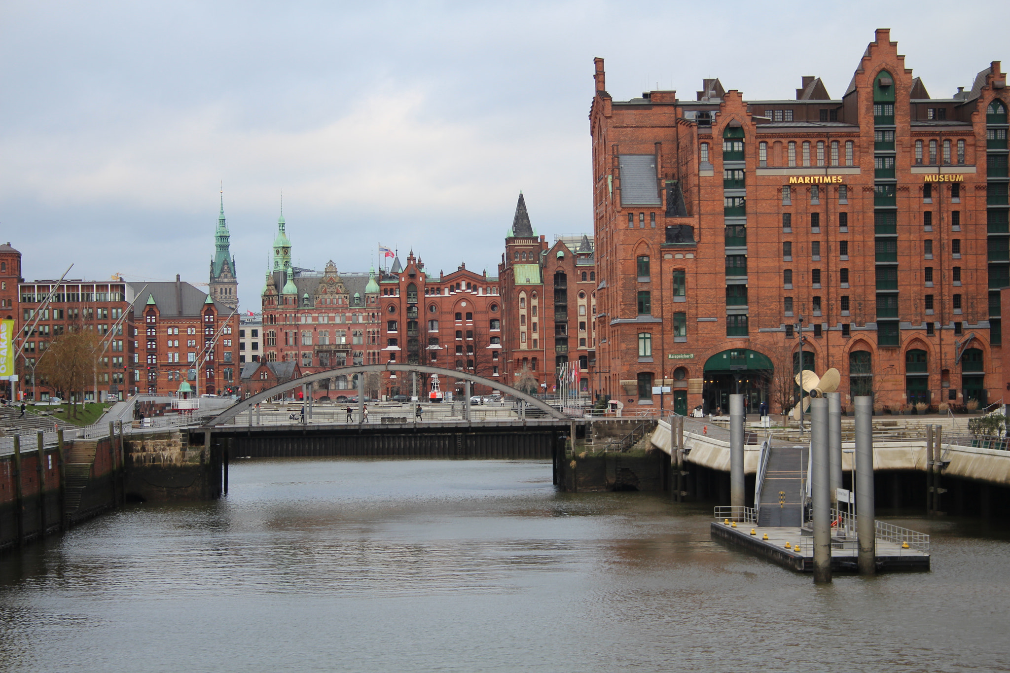 Canon EF-S 18-55mm F3.5-5.6 sample photo. Hamburg hafencity photography