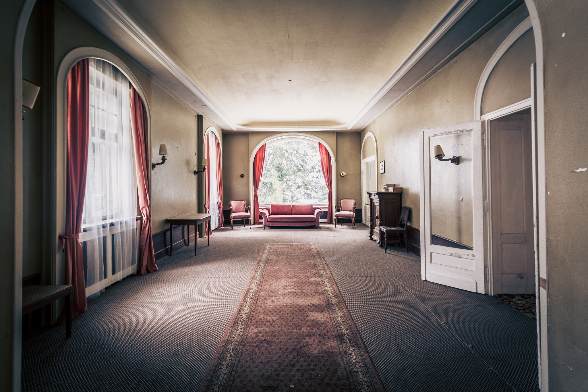 Canon EF-S 10-18mm F4.5–5.6 IS STM sample photo. Abandoned hotel waldlust photography