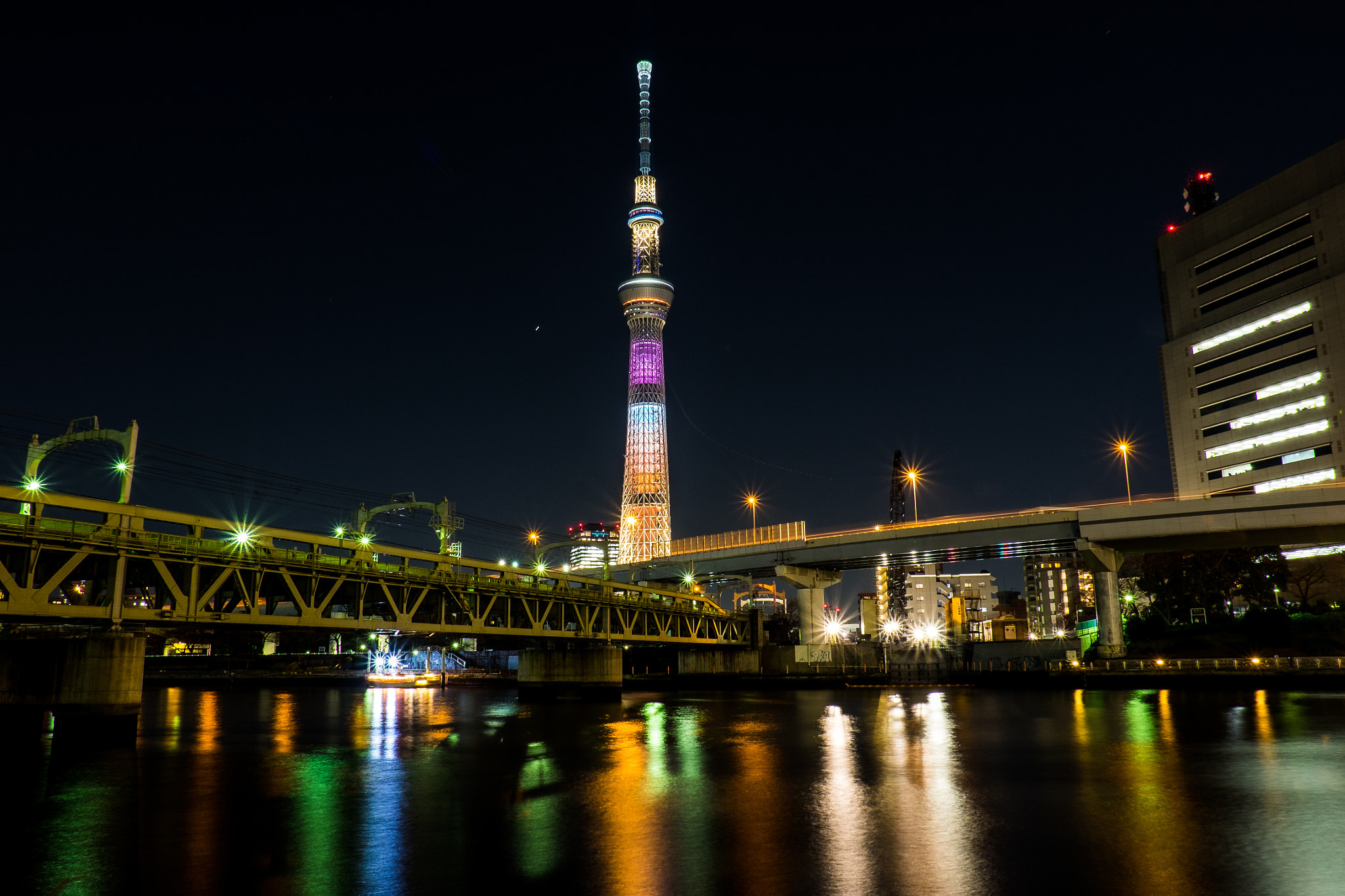 Fujifilm X-E2 + Fujifilm XF 18-135mm F3.5-5.6 R LM OIS WR sample photo. Skytree "lovely chocolat" photography