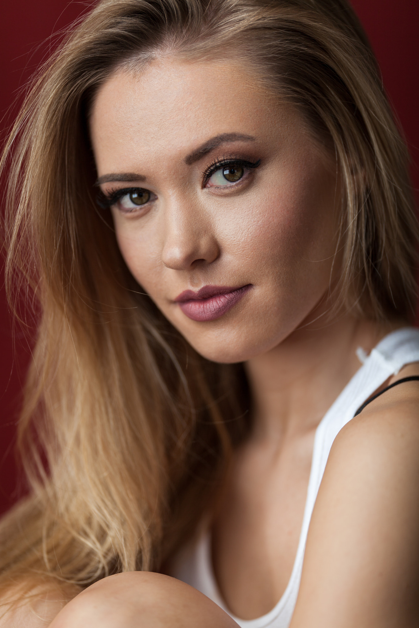Canon EOS 5D Mark II + Canon EF 200mm F2L IS USM sample photo. Portrait of daria photography