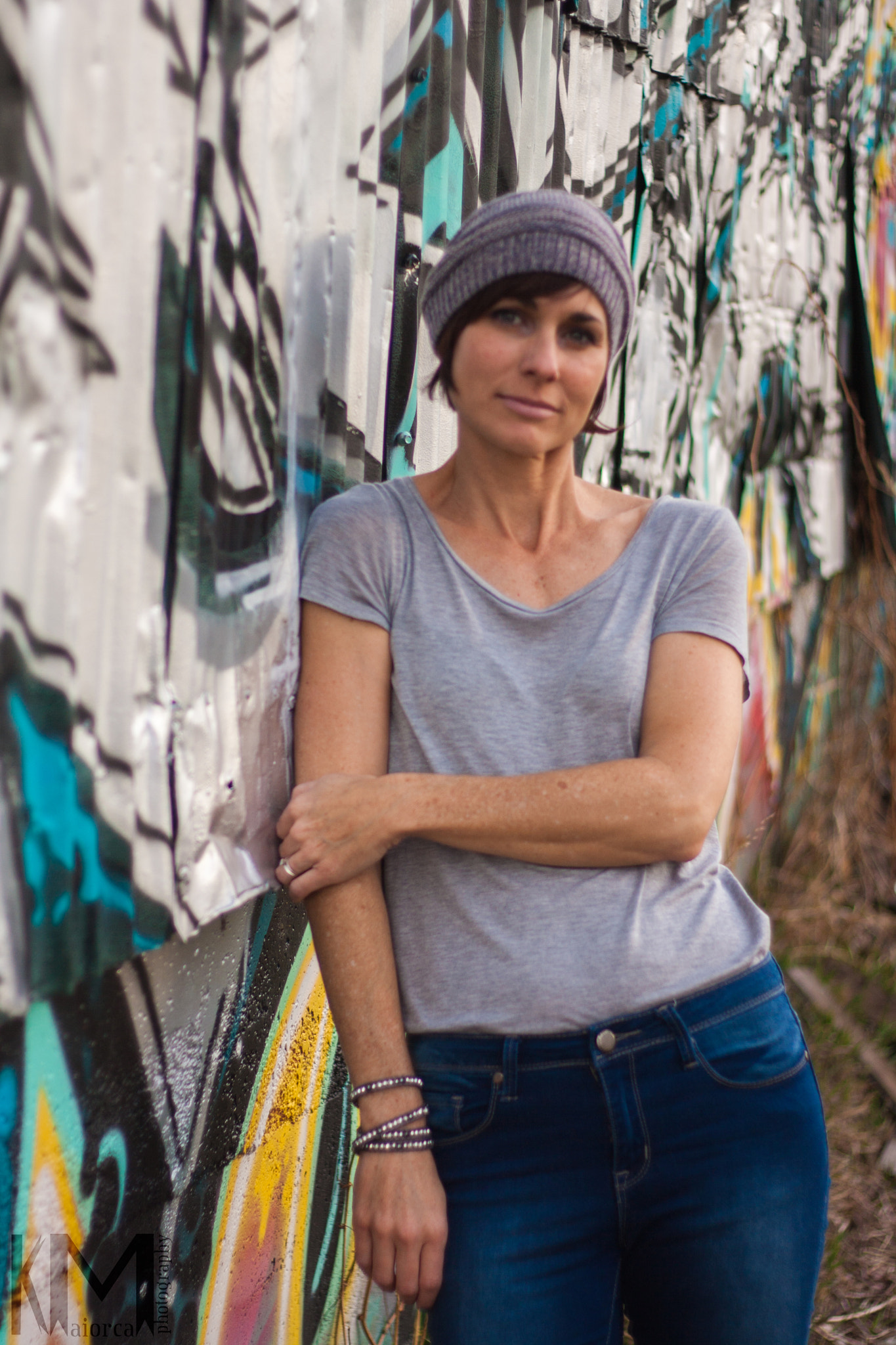 Canon EOS 1000D (EOS Digital Rebel XS / EOS Kiss F) + Canon EF 50mm F1.8 II sample photo. At the graffiti wall photography