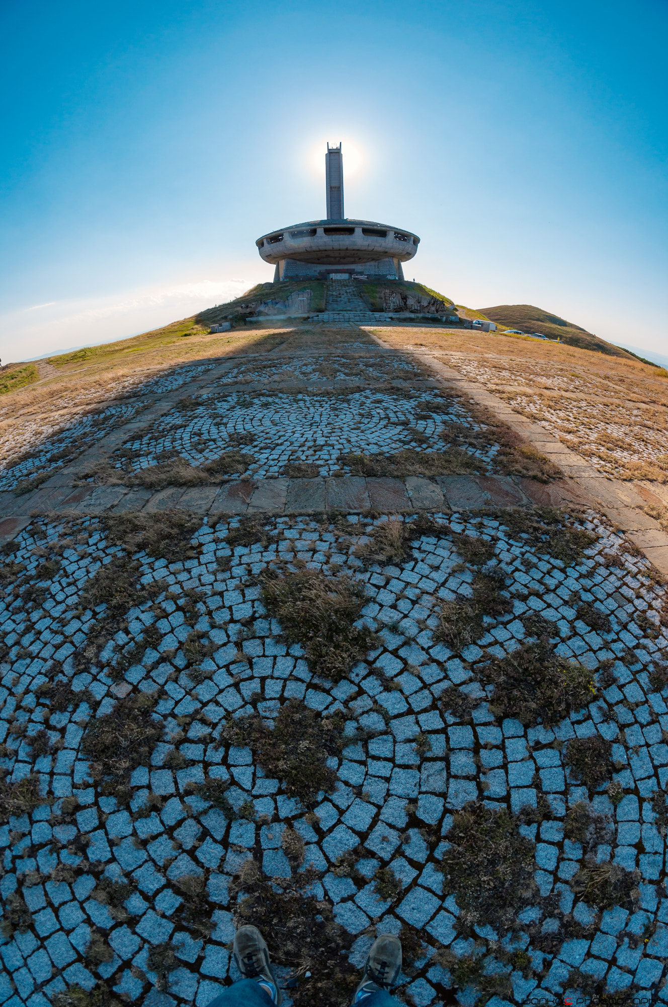 Nikon D90 + Samyang 8mm F3.5 Aspherical IF MC Fisheye sample photo. From the legs to the sky photography