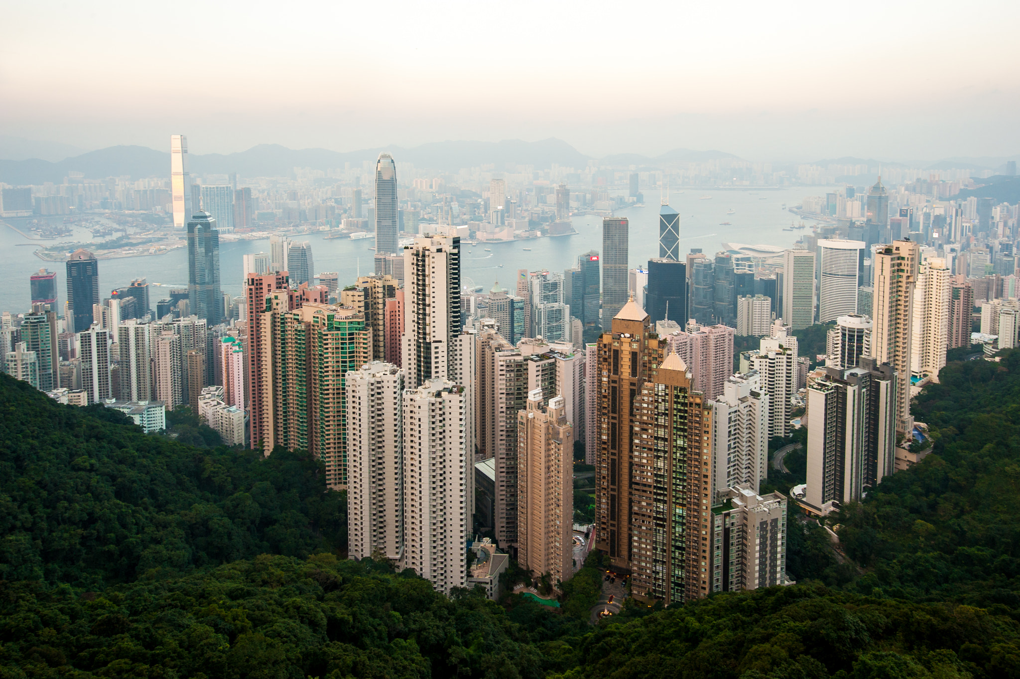 Nikon AF-S Nikkor 18-35mm F3.5-4.5G ED sample photo. This is hong kong photography