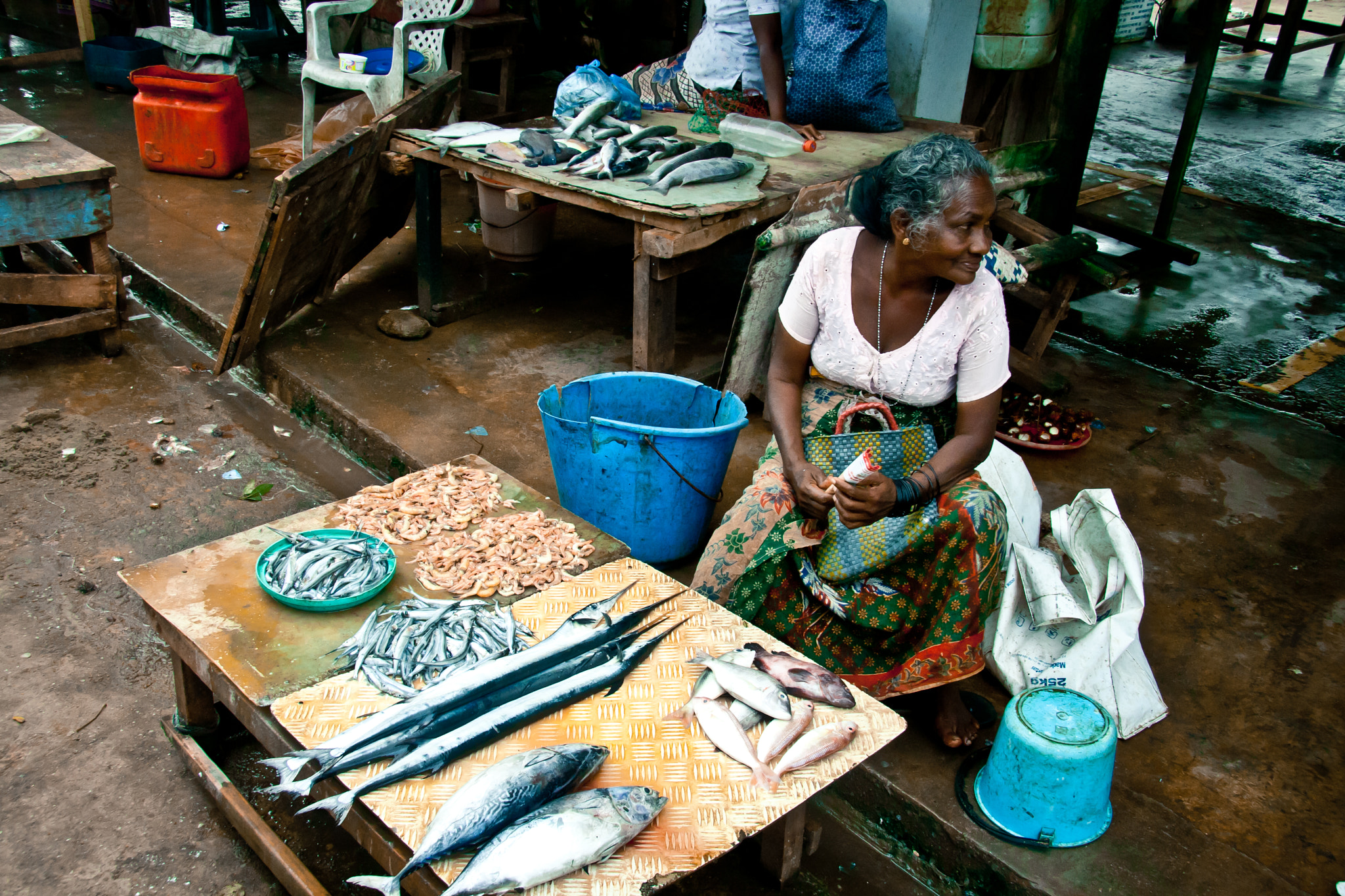 Canon EOS 400D (EOS Digital Rebel XTi / EOS Kiss Digital X) sample photo. Lady at the fish market photography