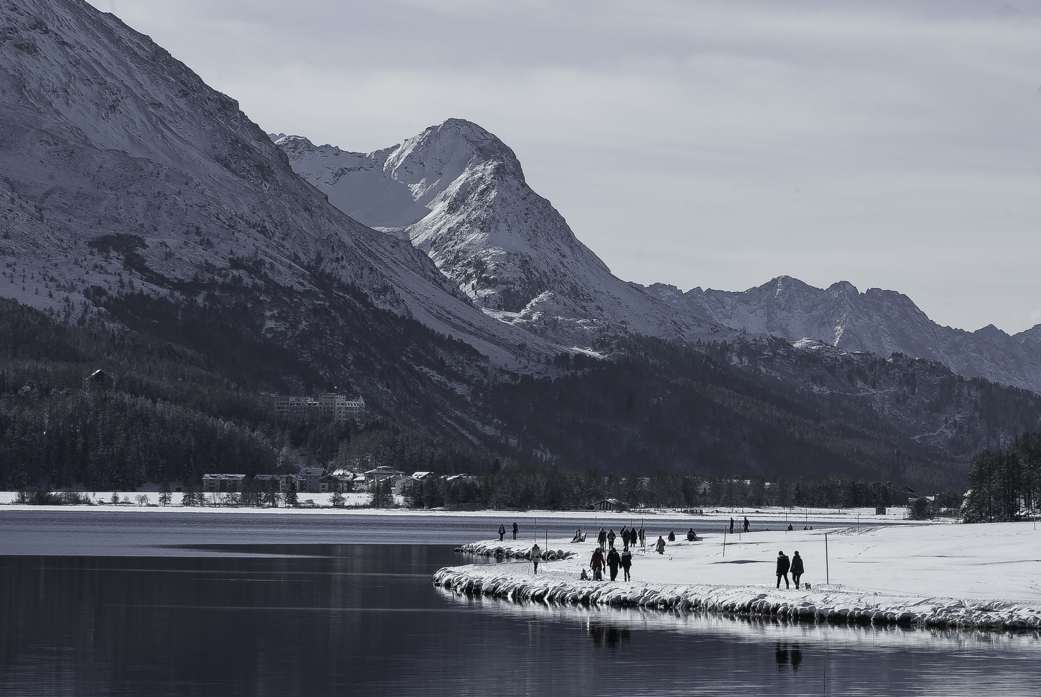 Pentax K10D + smc PENTAX-F 70-210mm F4-5.6 sample photo. Maloja lake photography