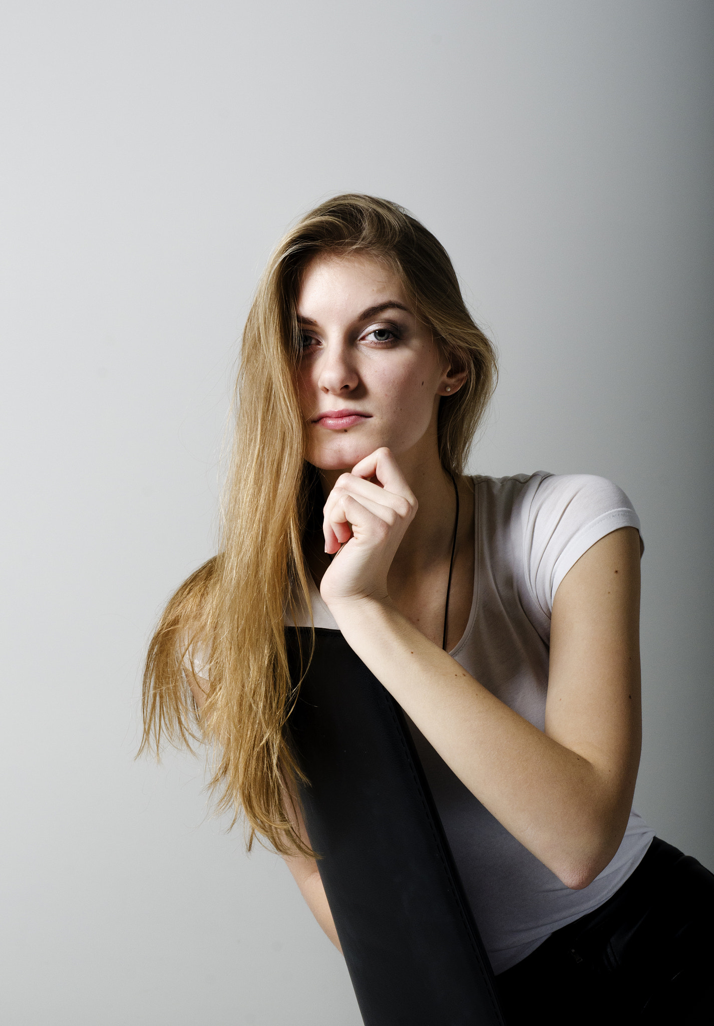Nikon D7000 + Sigma 50mm F1.4 DG HSM Art sample photo. Studio photography