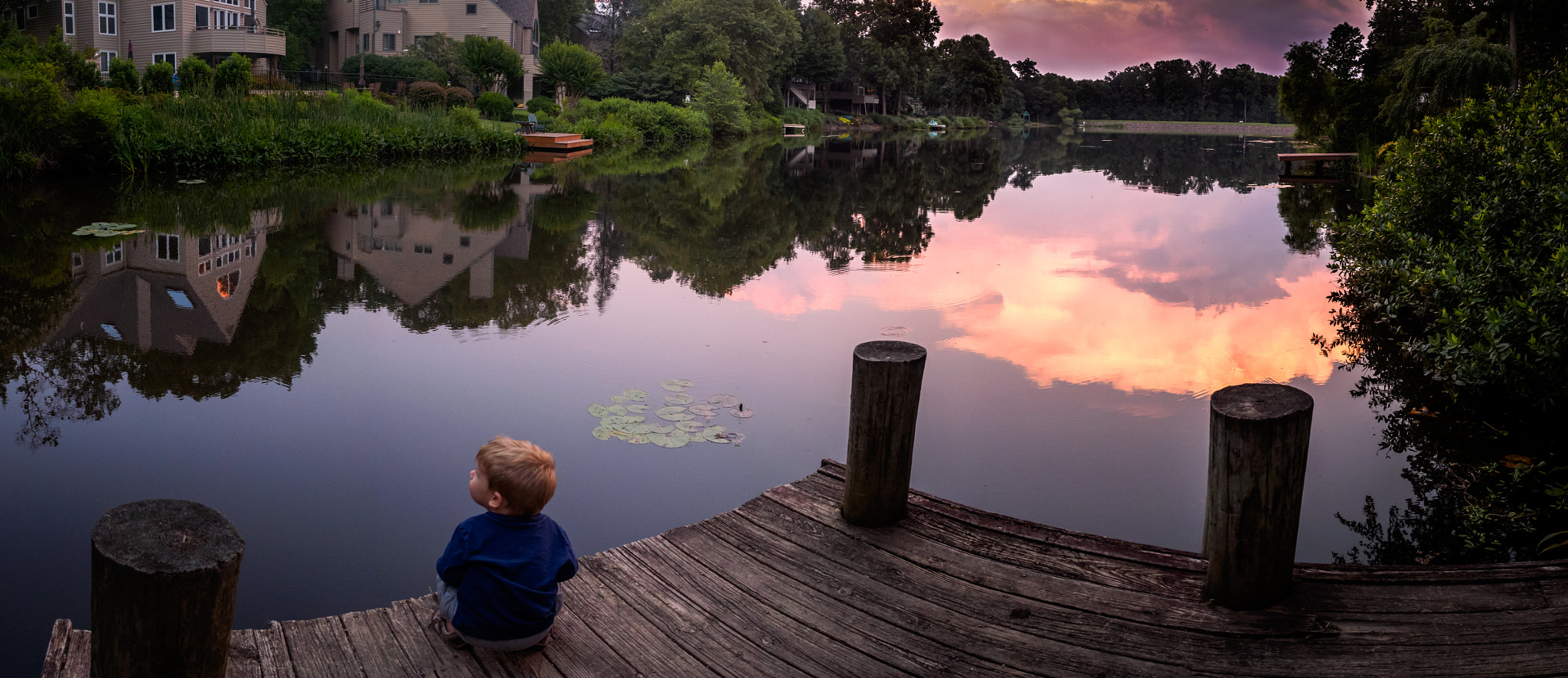 Olympus OM-D E-M1 + Olympus M.Zuiko Digital 17mm F1.8 sample photo. A boy and the sunset photography