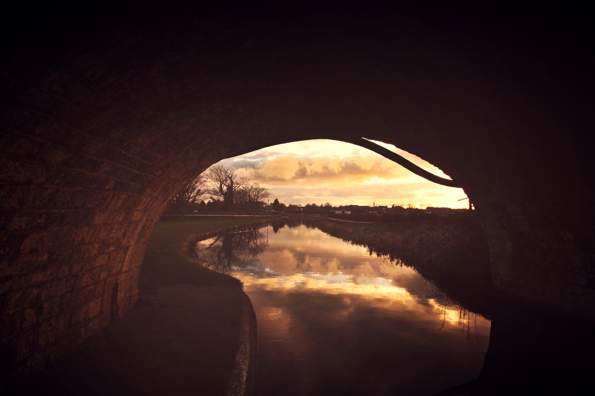 Canon EOS 1000D (EOS Digital Rebel XS / EOS Kiss F) + Sigma 10-20mm F4-5.6 EX DC HSM sample photo. Burscough canal photography