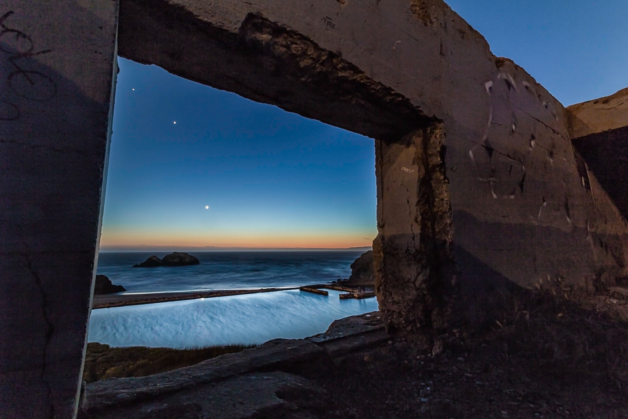 Canon EF-S 10-18mm F4.5–5.6 IS STM sample photo. Spring equinox at sutro baths photography