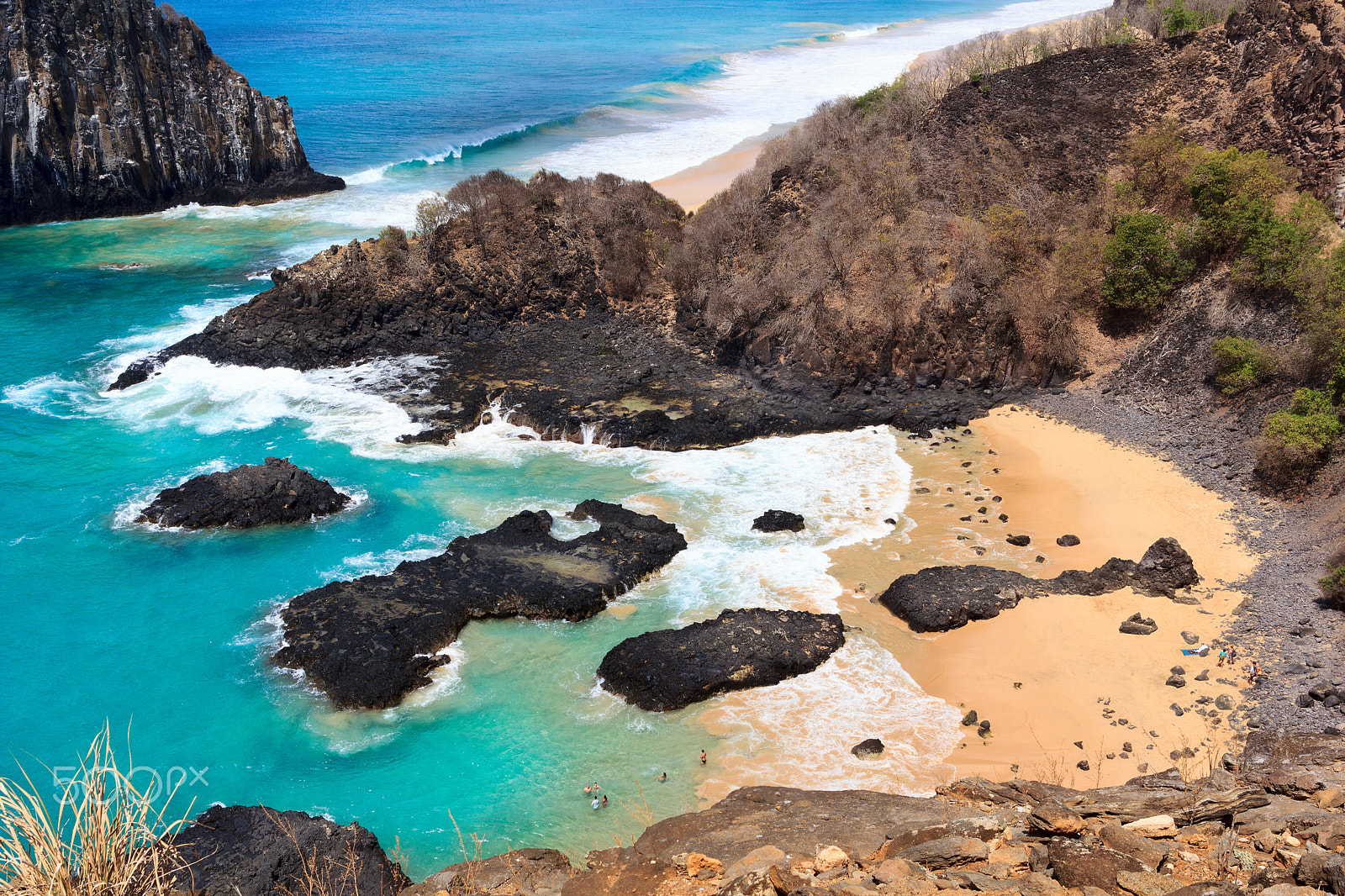 Canon EOS 60D + Canon EF 24mm F1.4L II USM sample photo. Beach baia dos porcos on island fernando de noronha, brazil photography