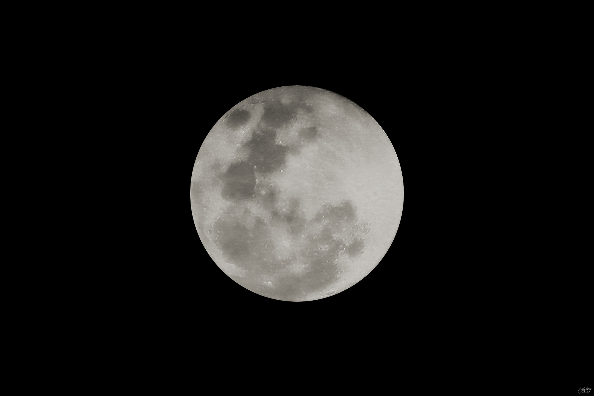 Canon EOS 70D + Canon EF 100-300mm F4.5-5.6 USM sample photo. Moon photography