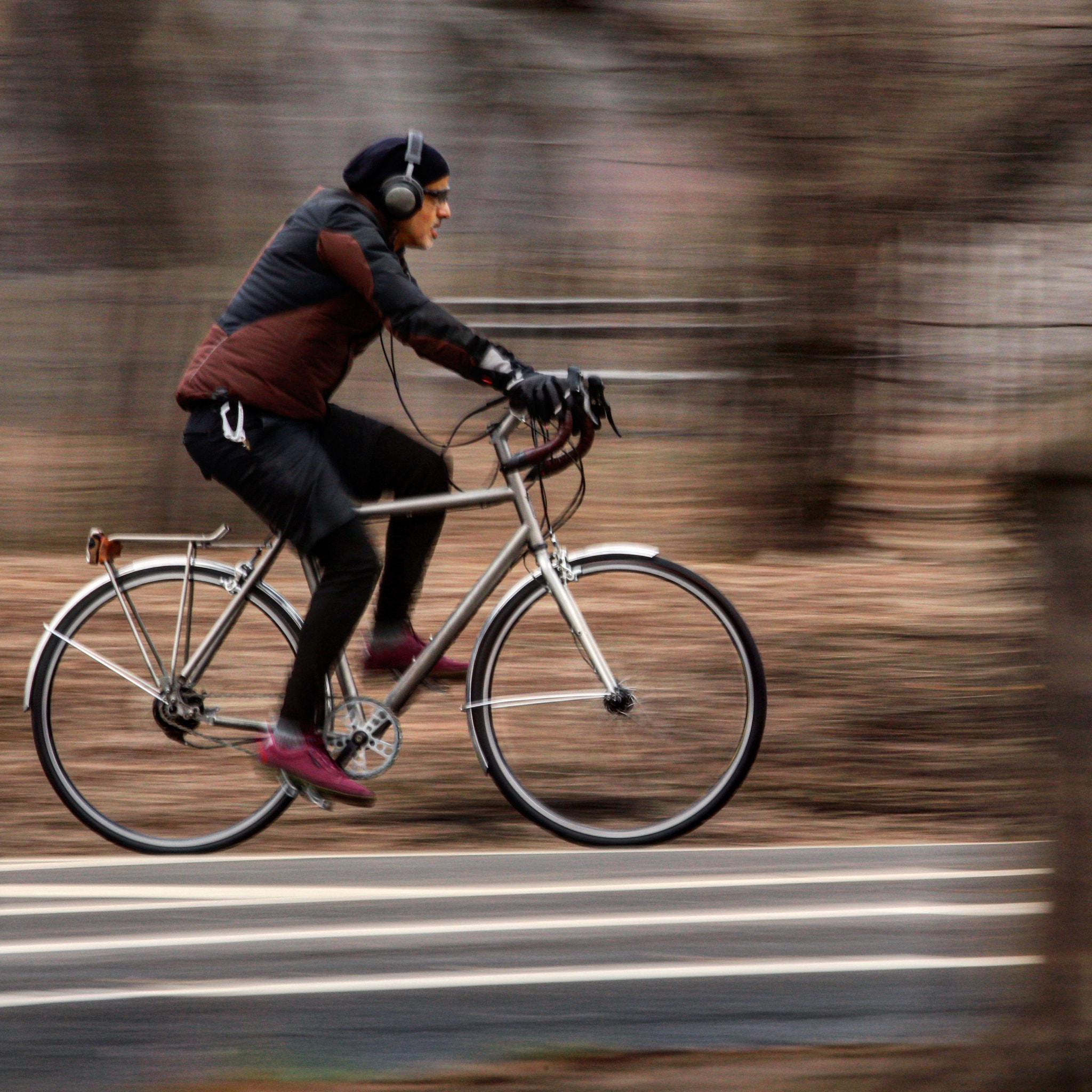 Canon EOS 700D (EOS Rebel T5i / EOS Kiss X7i) + Canon EF 70-200mm F4L USM sample photo. Air panning photography