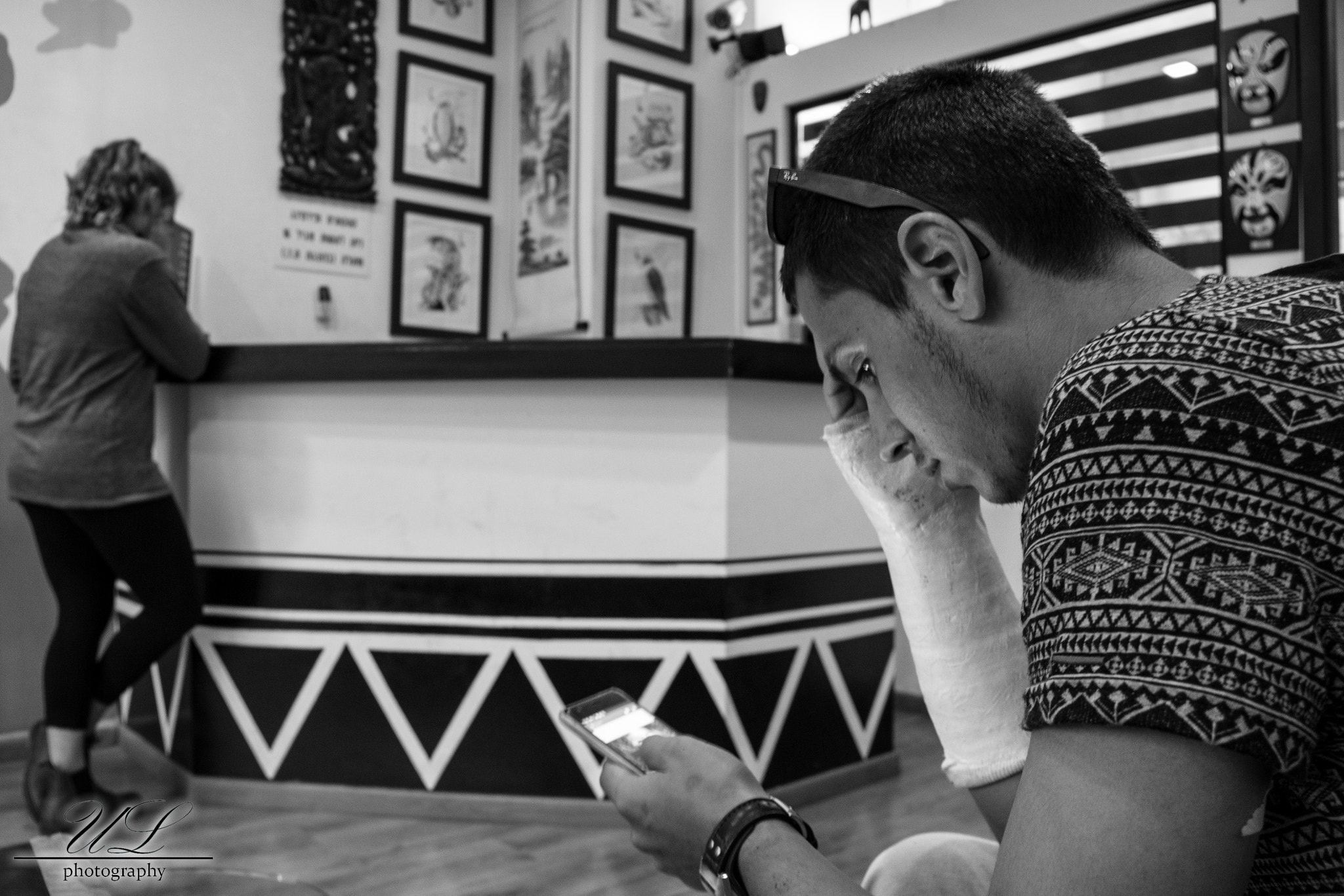 Canon EOS 600D (Rebel EOS T3i / EOS Kiss X5) sample photo. Waiting for the tattoo man photography