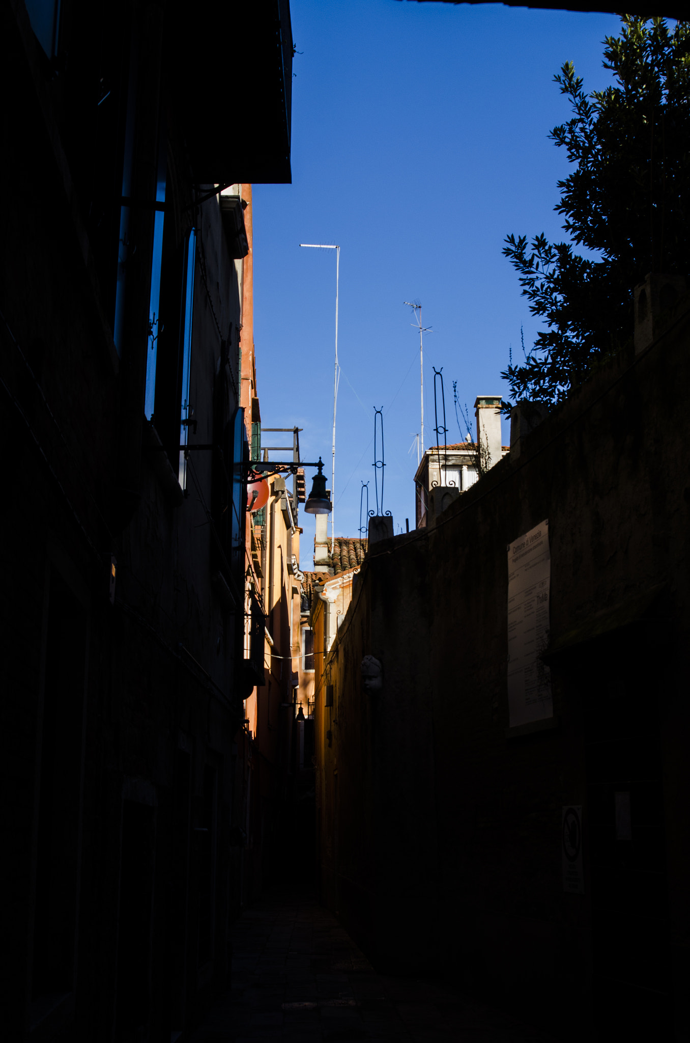 AF Zoom-Nikkor 28-80mm f/3.3-5.6G sample photo. Venice photography
