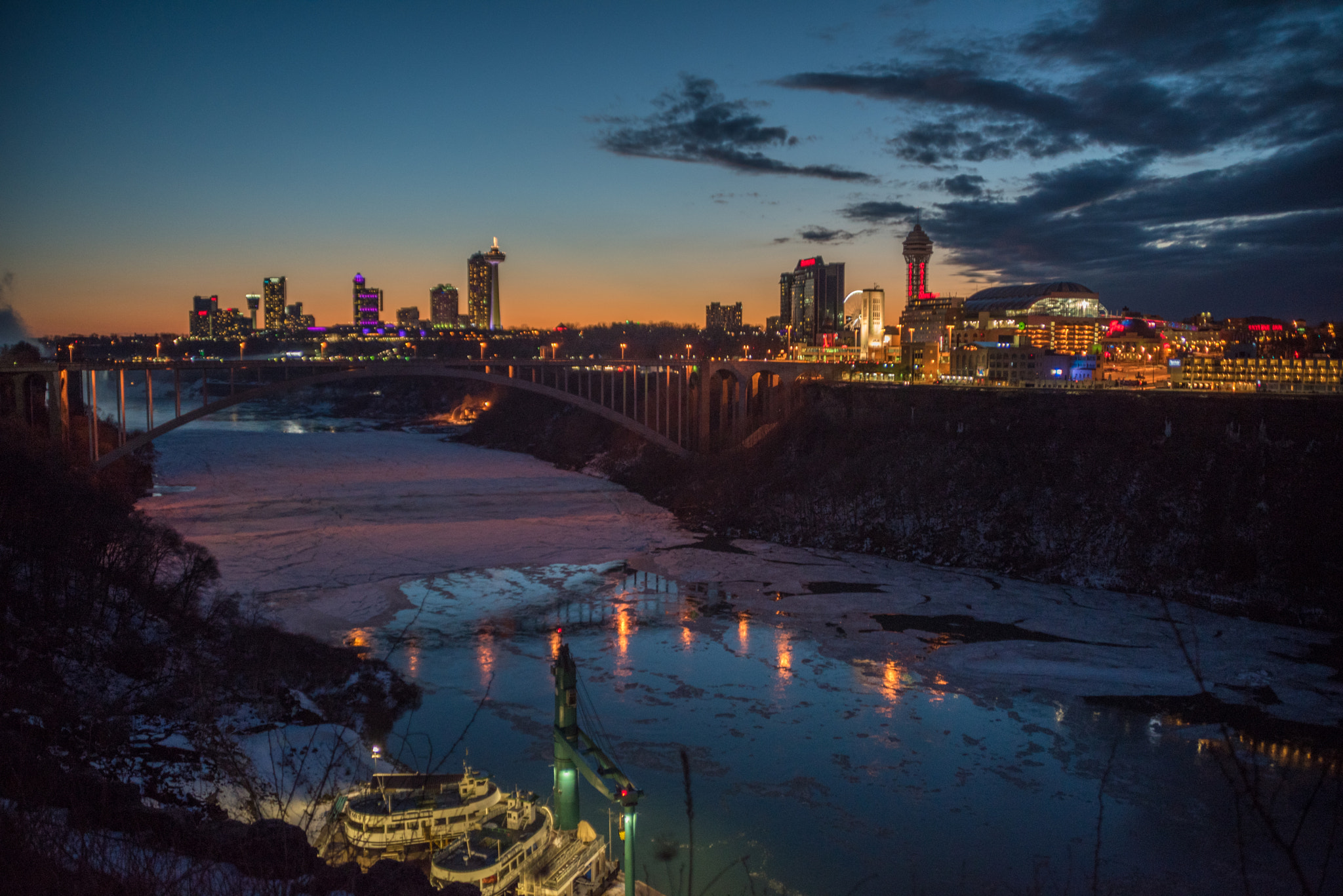 Nikon D750 + Sigma 28-105mm F2.8-4 Aspherical sample photo. Sunset at niagara falls photography