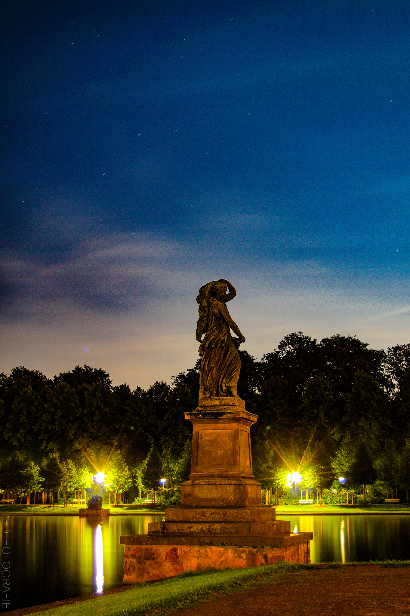35-70mm F4 sample photo. Statue photography