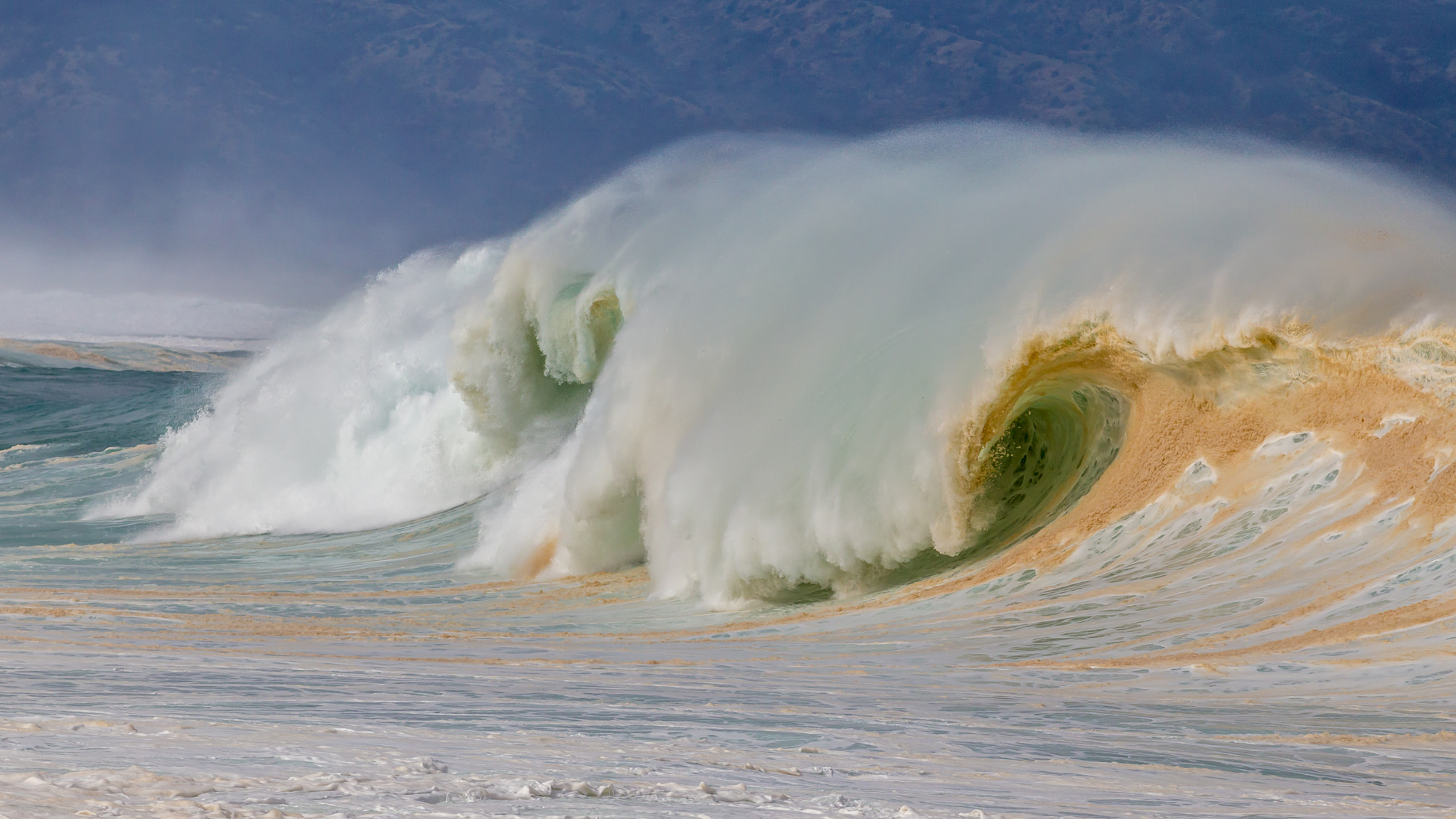 Canon EOS 6D + Canon EF 400mm F5.6L USM sample photo. Emerald and gold photography