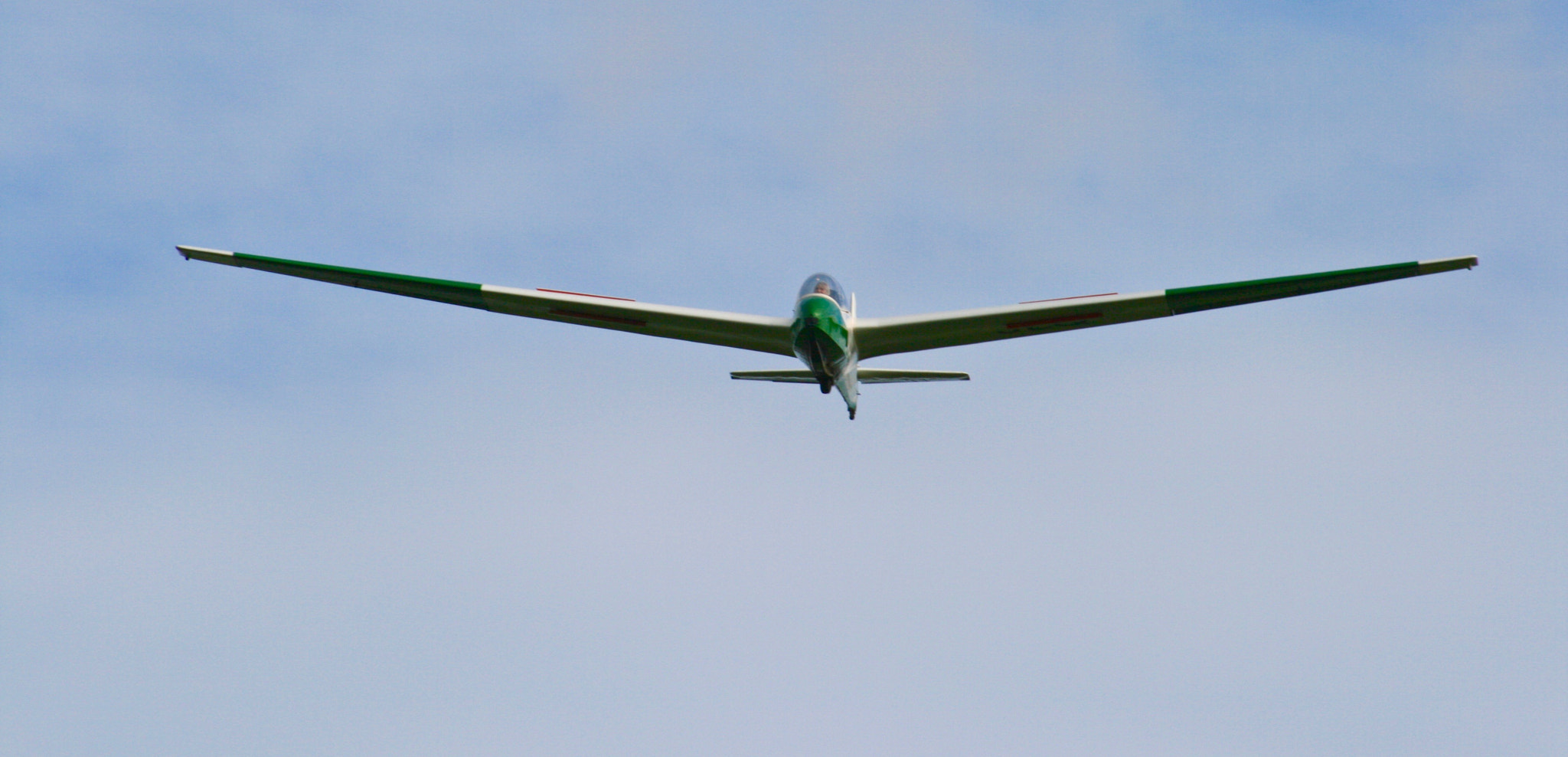 Canon EF 75-300mm f/4-5.6 USM sample photo. Glider on approach photography