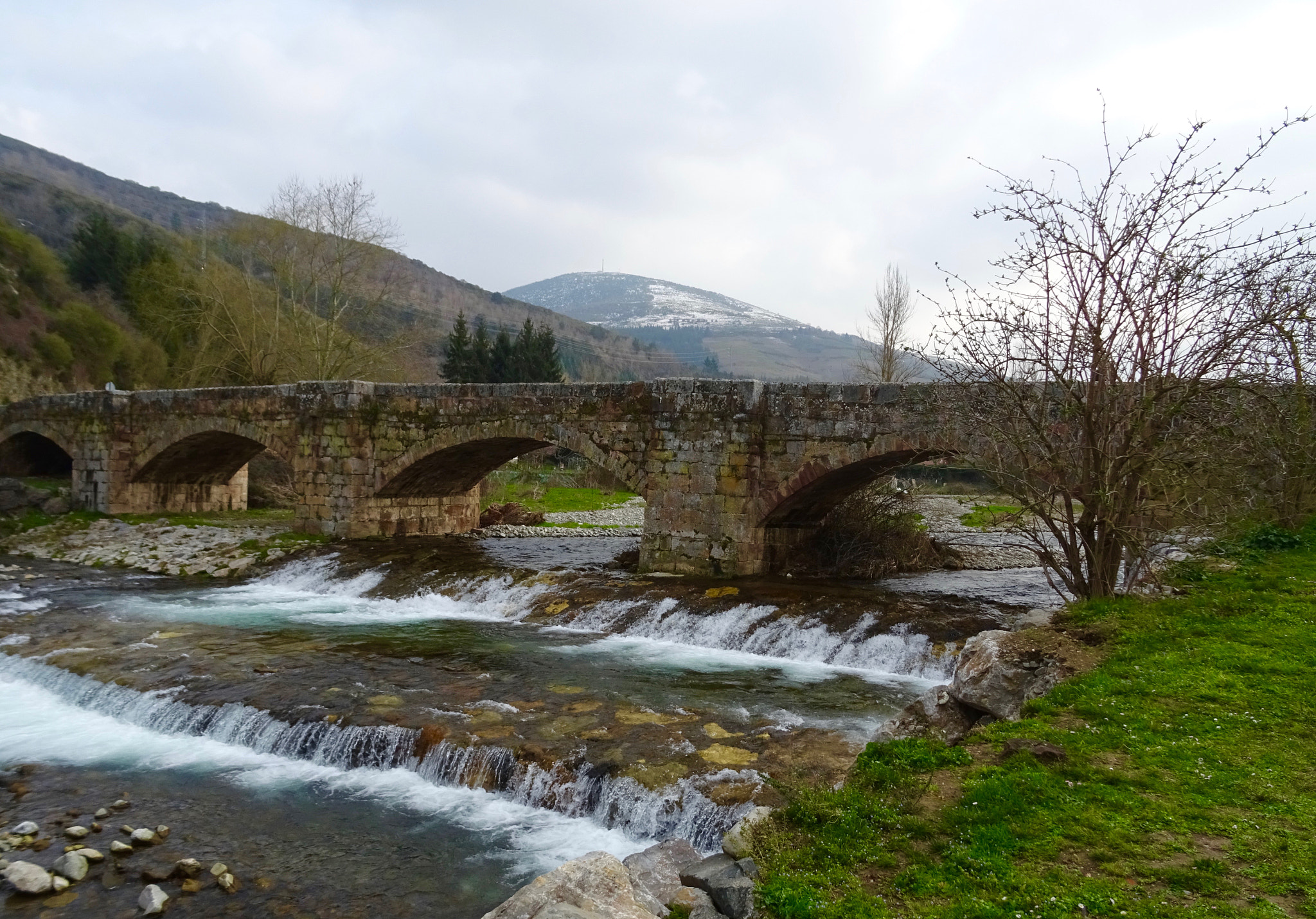 Sony DSC-HX60V + Sony 24-720mm F3.5-6.3 sample photo. Puente medieval. photography