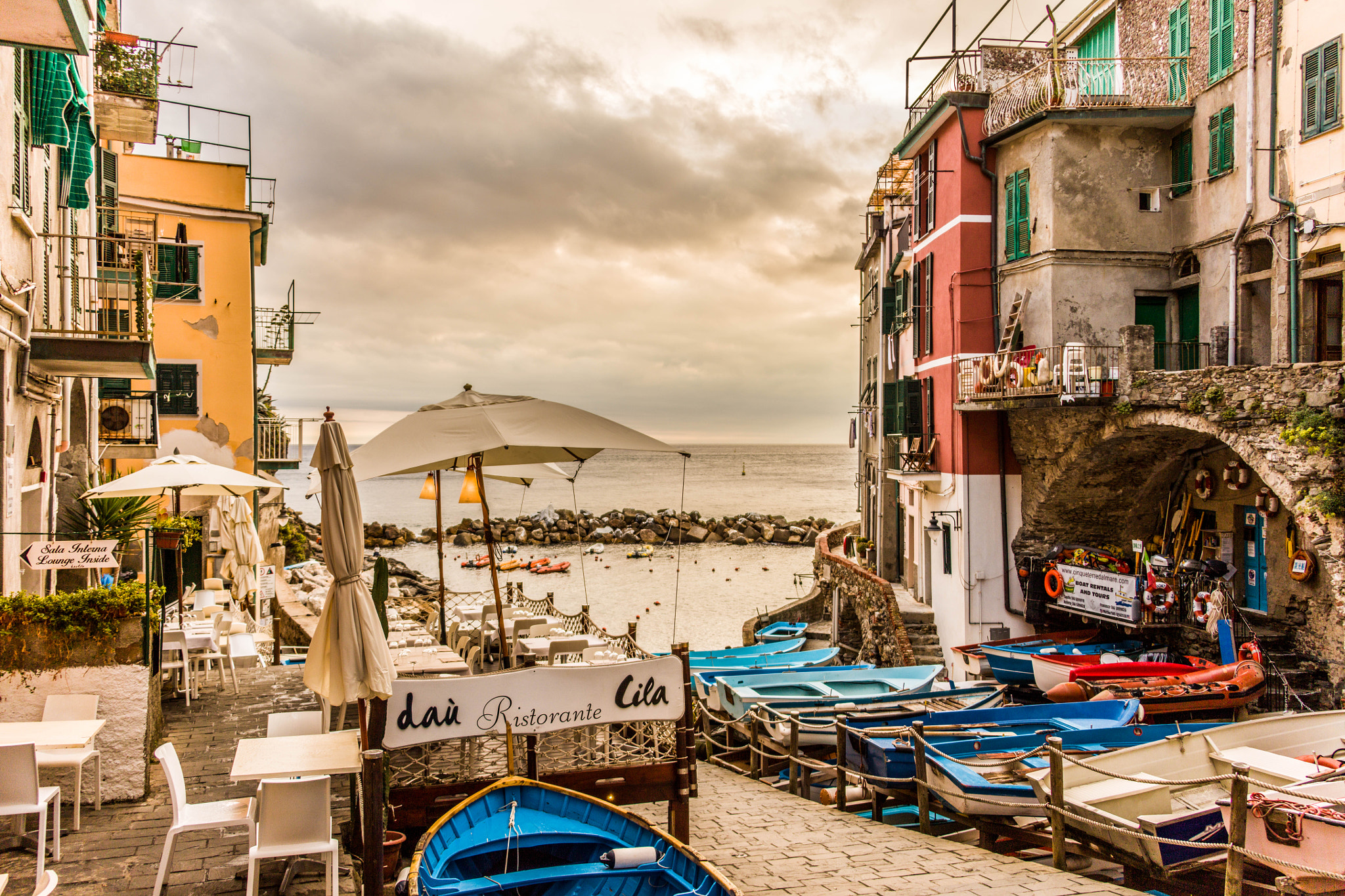 Canon EF 28-300mm F3.5-5.6L IS USM sample photo. Riomaggiore.jpg photography