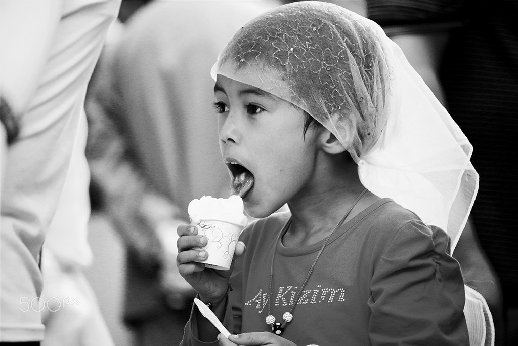 Canon EF-S 55-250mm F4-5.6 IS STM sample photo. I love ice cream photography