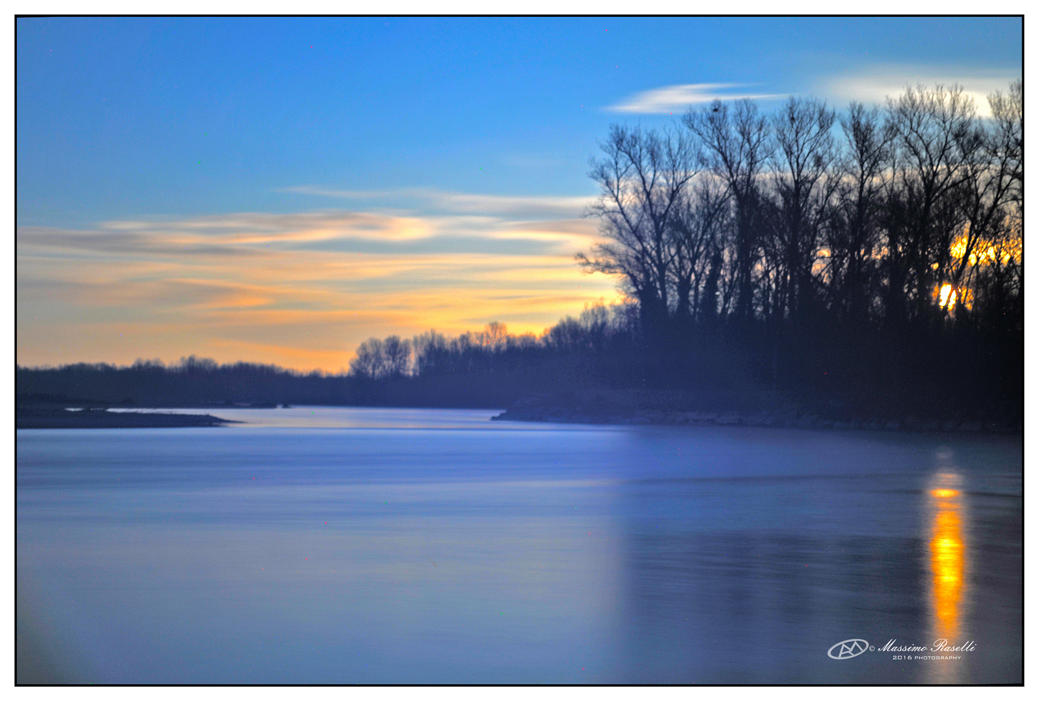 Nikon D700 + AF Zoom-Nikkor 35-70mm f/2.8D sample photo. Sunrise on blue river photography