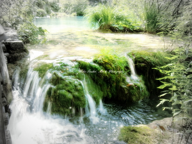 CASIO EX-H10 sample photo. Small waterfall photography