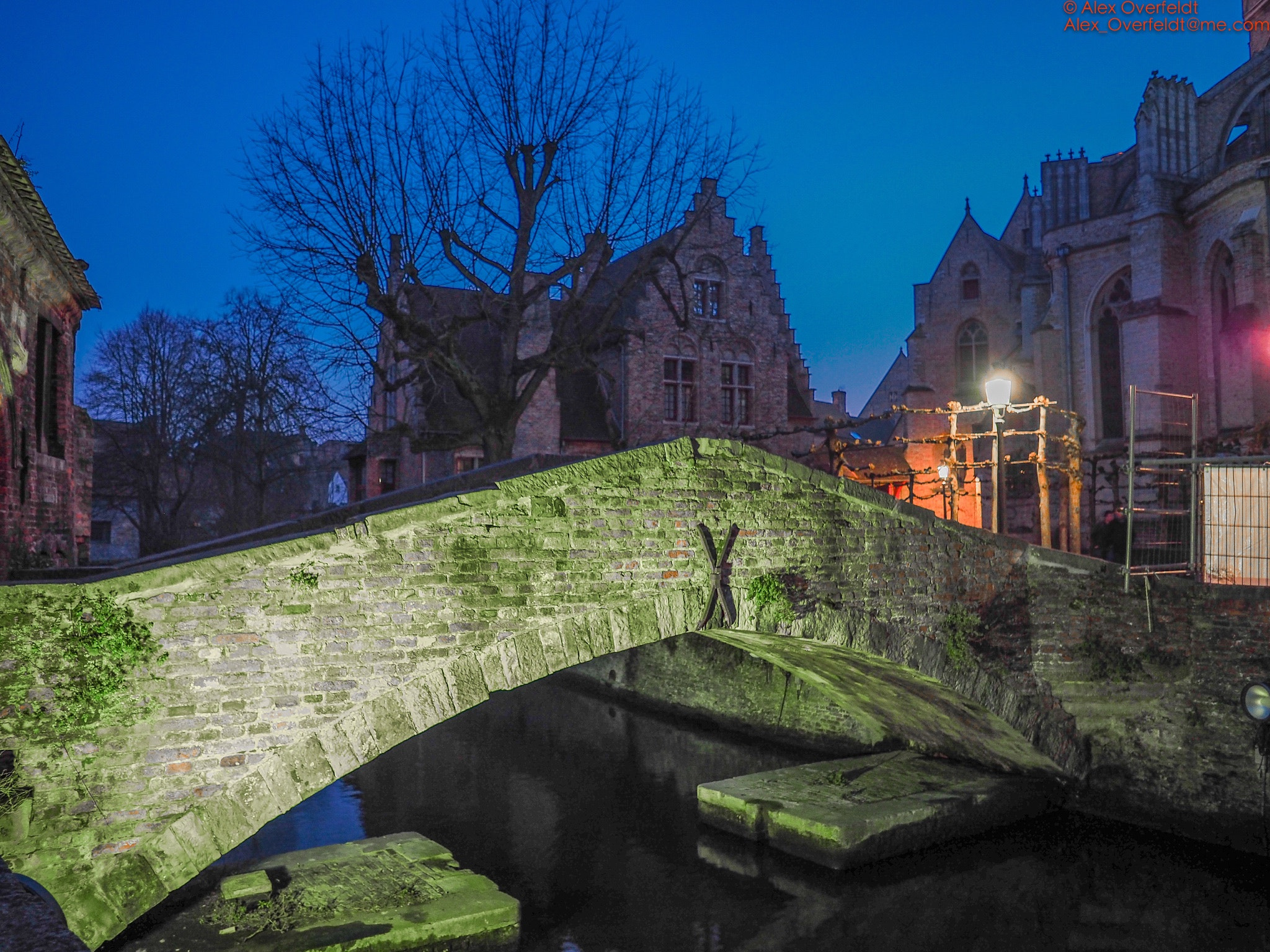 Olympus OM-D E-M10 II + Olympus M.Zuiko Digital ED 7-14mm F2.8 PRO sample photo. Bruges : blue hour near the olv church photography