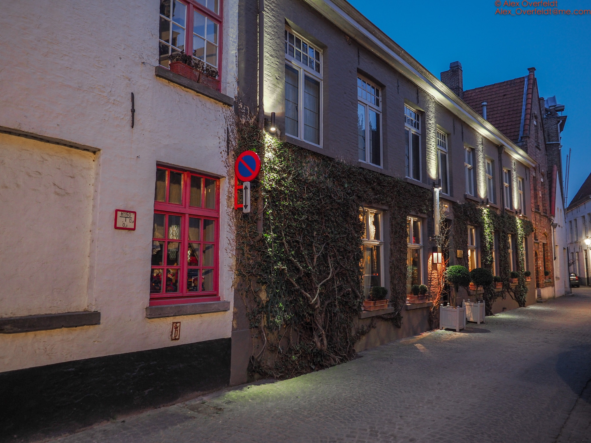Olympus OM-D E-M10 II + Olympus M.Zuiko Digital ED 7-14mm F2.8 PRO sample photo. Bruges street at the blue hour photography