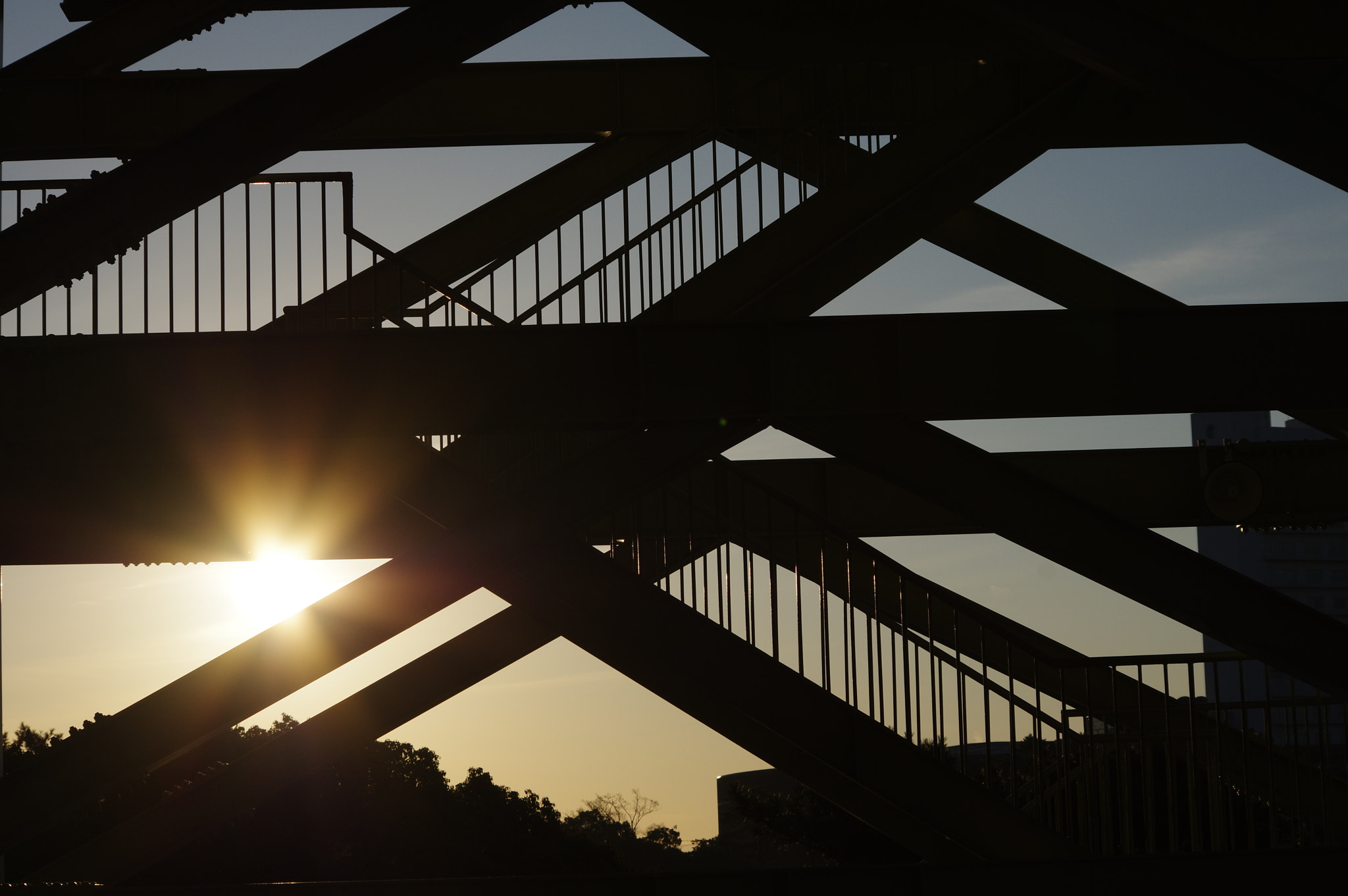 HD Pentax DA 55-300mm F4.0-5.8 ED WR sample photo. Sun rising from the gap between the steel frame photography