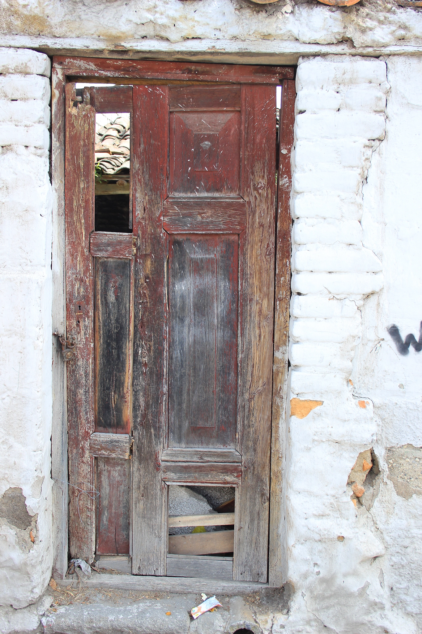 Canon EF-S 18-55mm F3.5-5.6 sample photo. Weathered red door photography