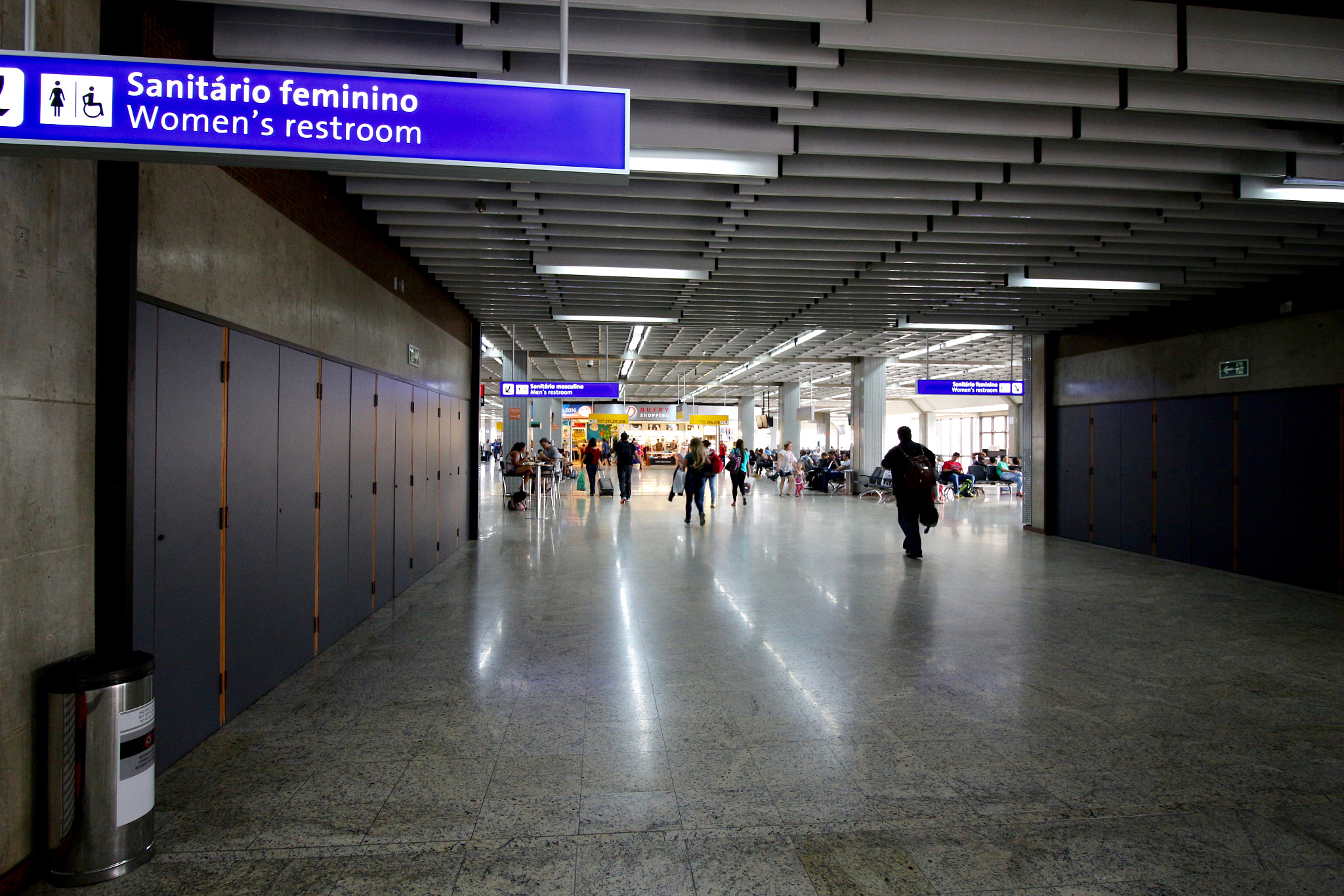 Canon EF-S 10-18mm F4.5–5.6 IS STM sample photo. Airport hall photography