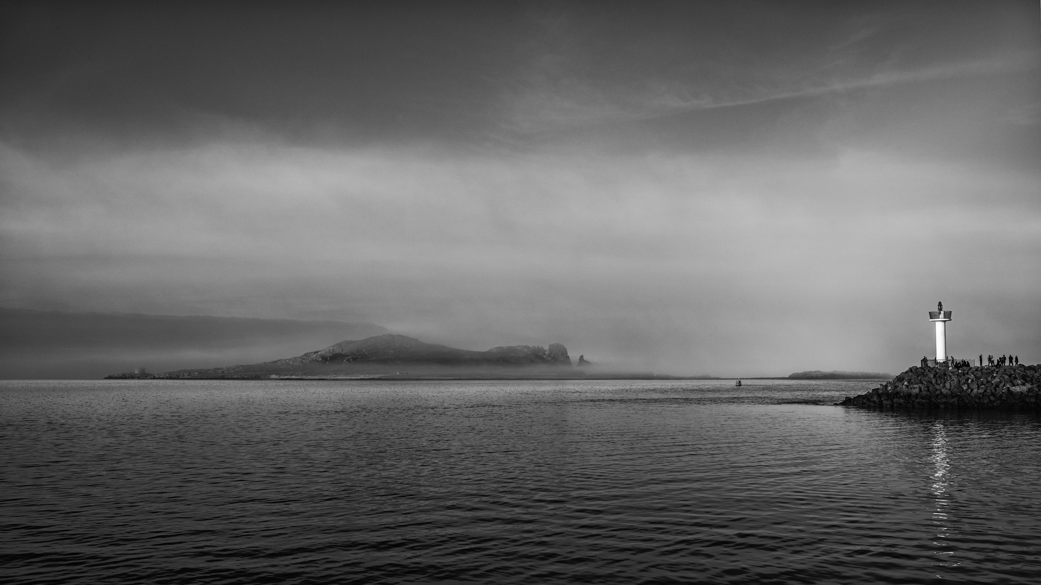 Nikon D810 + AF Zoom-Nikkor 35-70mm f/2.8D sample photo. Shrouded in mist photography