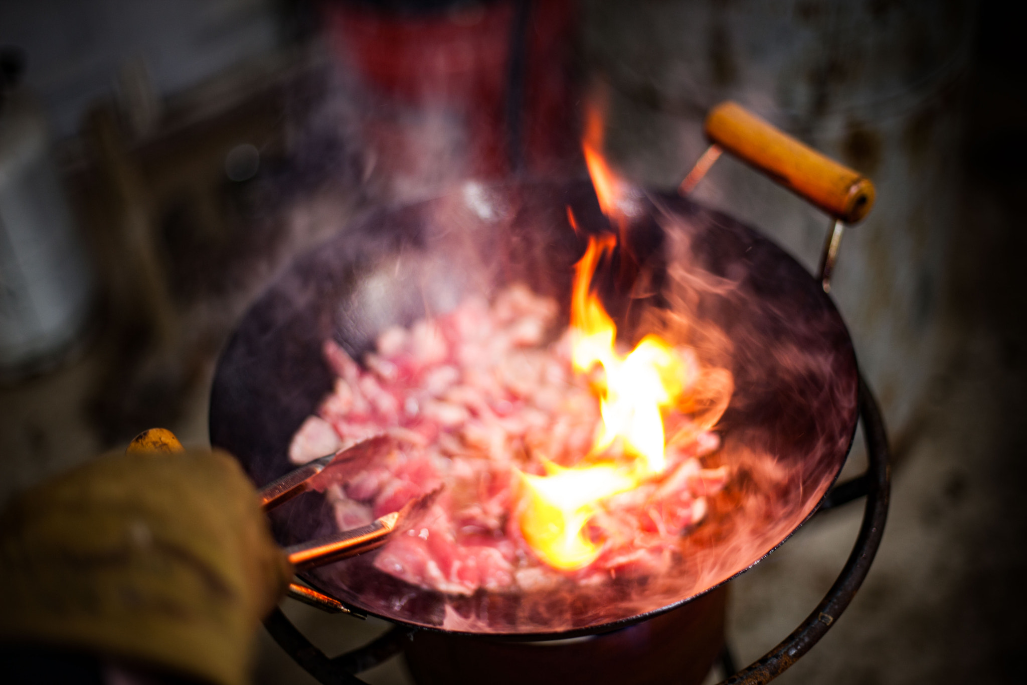 Canon EOS-1Ds Mark III sample photo. Wok stir fry pork photography