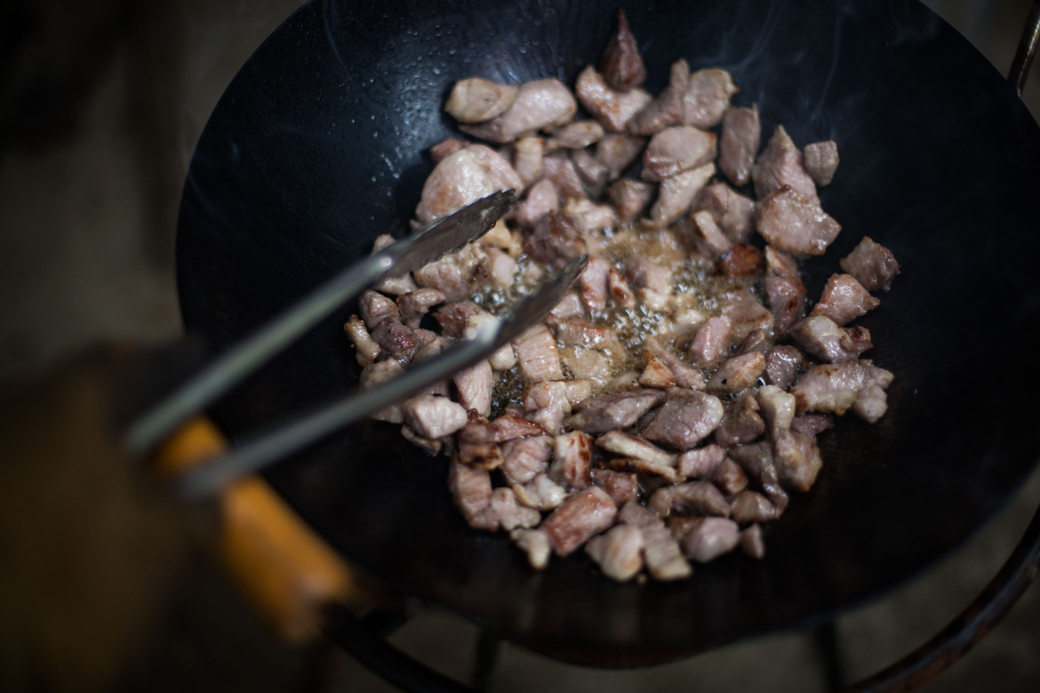 Canon EOS-1Ds Mark III sample photo. Wok stir fry pork photography