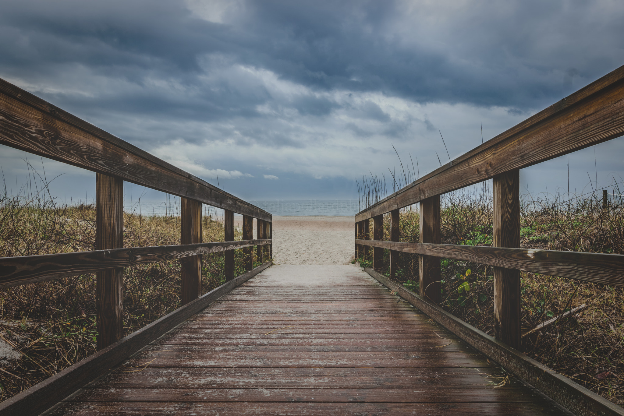Nikon AF-S Nikkor 16-35mm F4G ED VR sample photo. Gloomy day at the beach photography