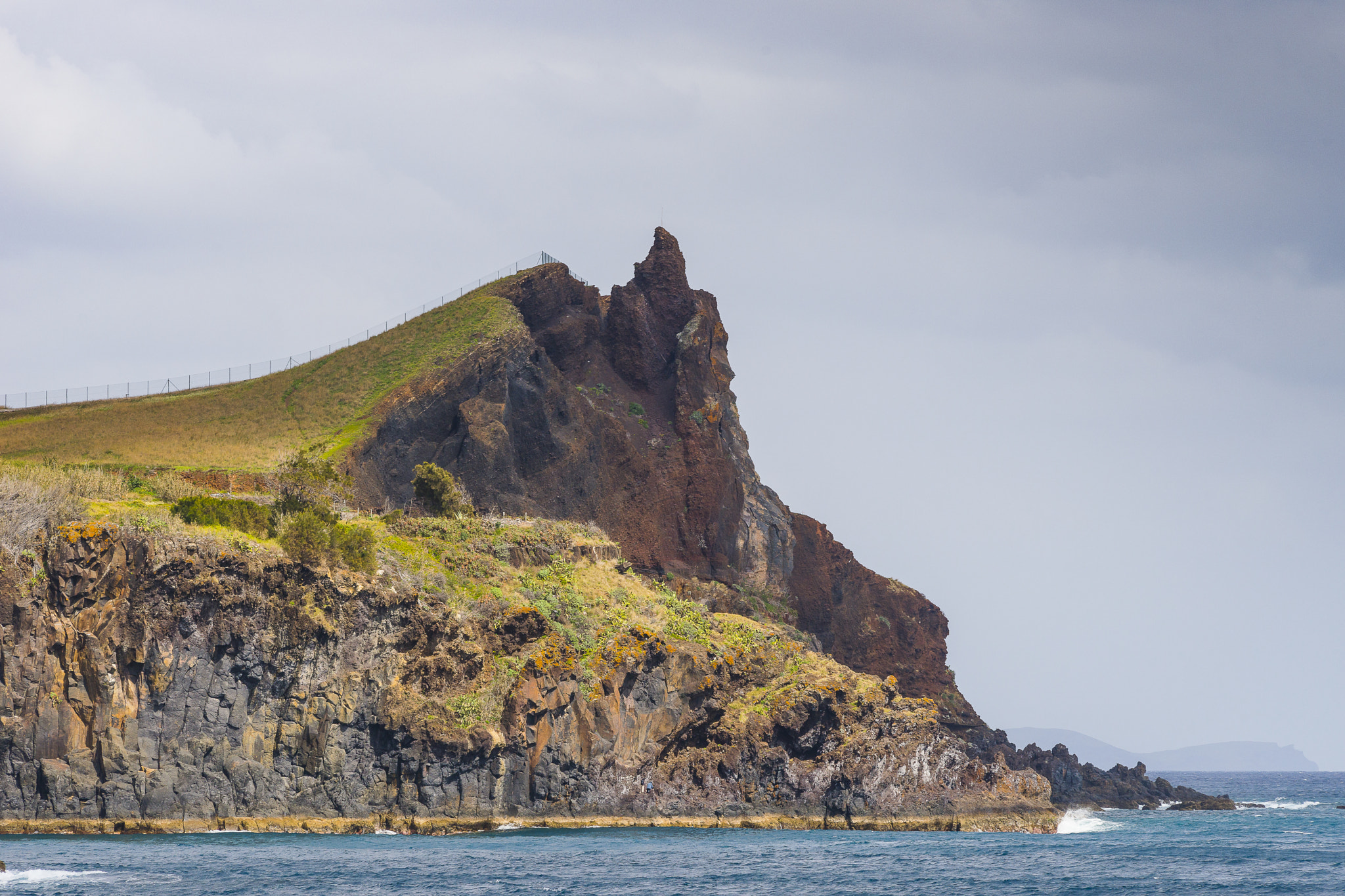 Sony a99 II + Tamron SP AF 70-200mm F2.8 Di LD (IF) MACRO sample photo. Coast line on madeira photography