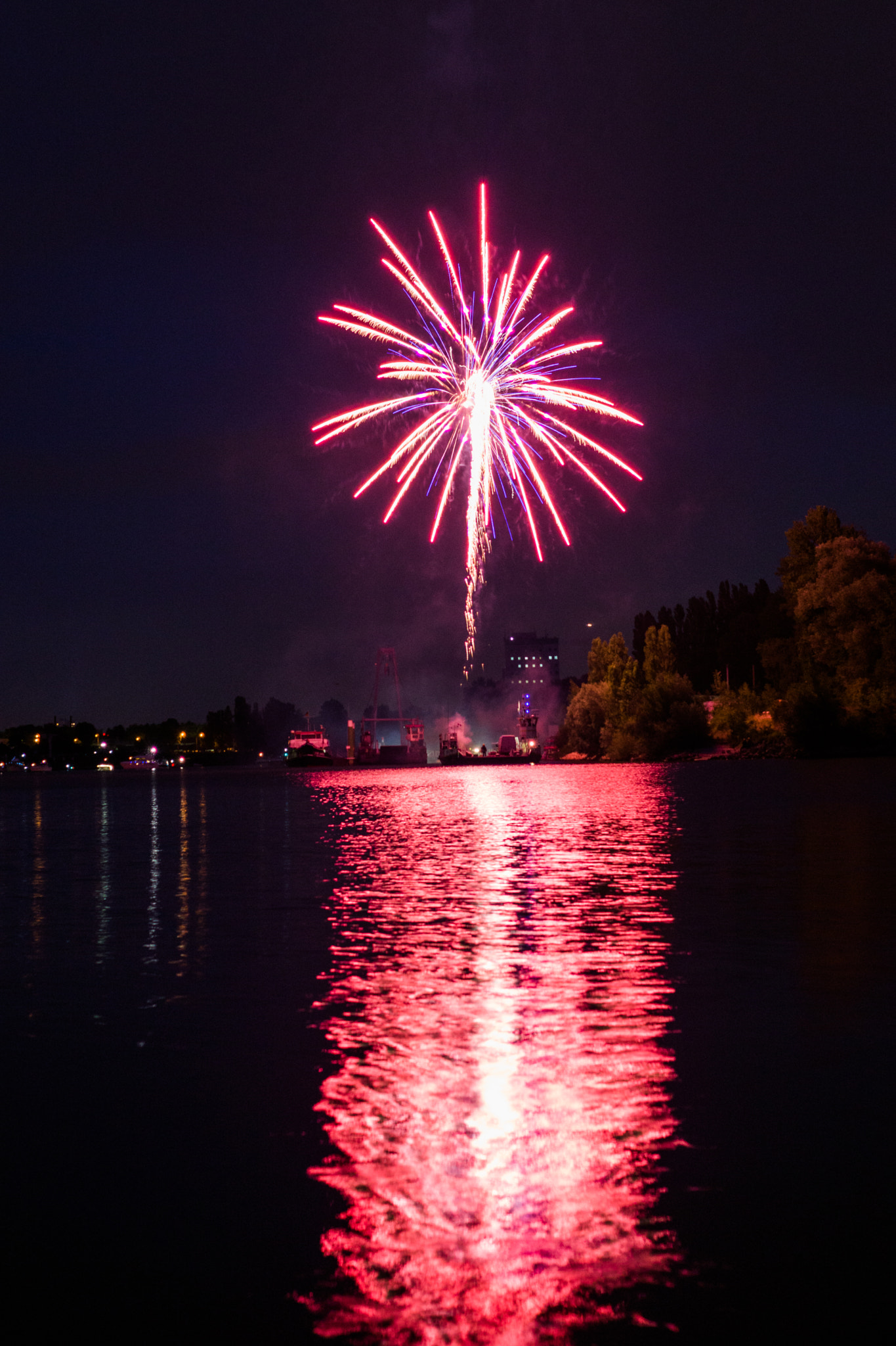 Sony 35mm F1.4 G sample photo. Fireworks photography