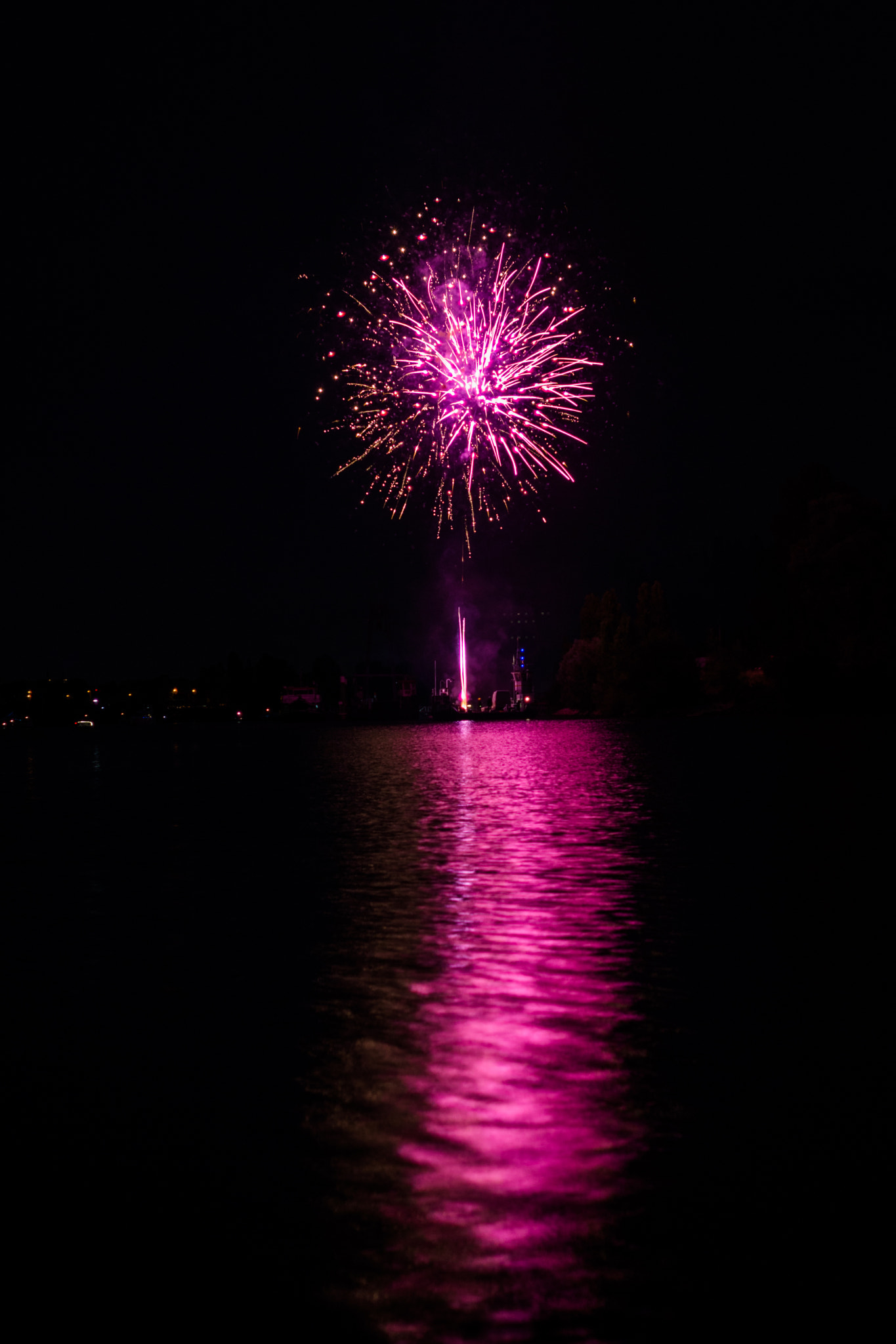 Sony SLT-A77 + Sony 35mm F1.4 G sample photo. Fireworks photography