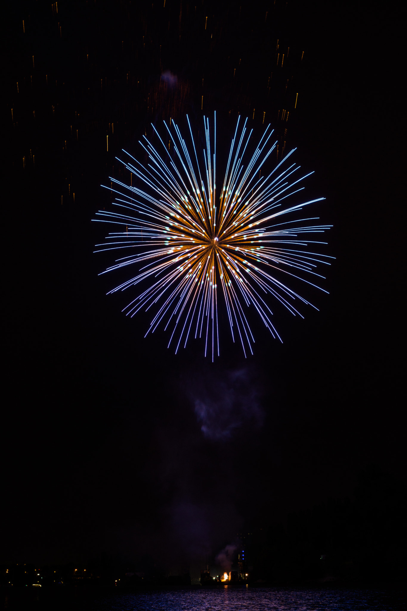 Sony SLT-A77 + Sony 35mm F1.4 G sample photo. Fireworks photography