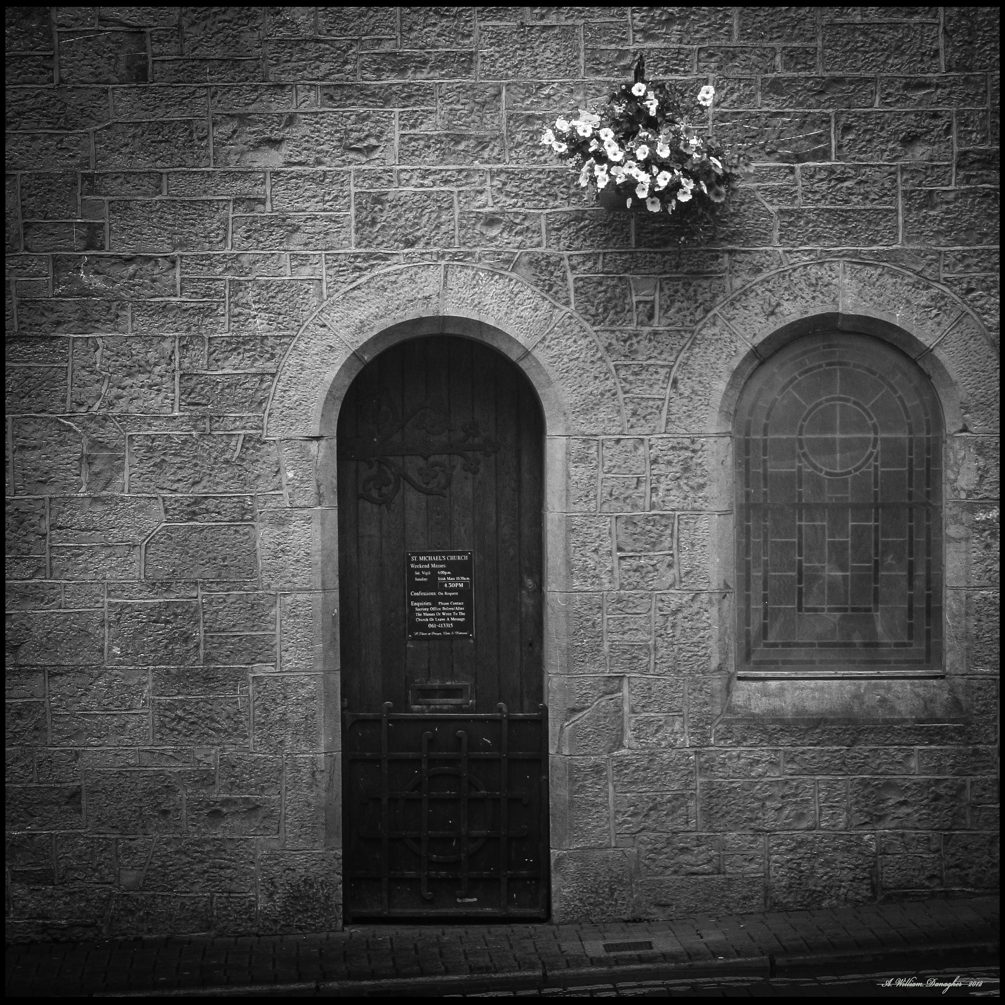 Canon EOS 400D (EOS Digital Rebel XTi / EOS Kiss Digital X) sample photo. The rectory door photography