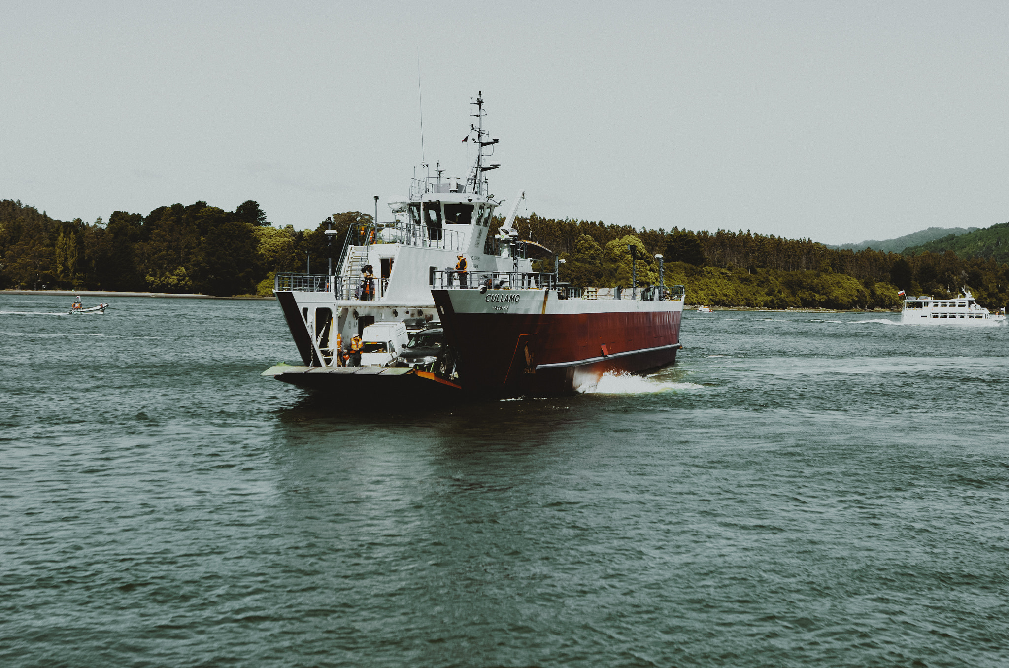 Nikon AF-S Nikkor 17-35mm F2.8D ED-IF sample photo. Boat photography